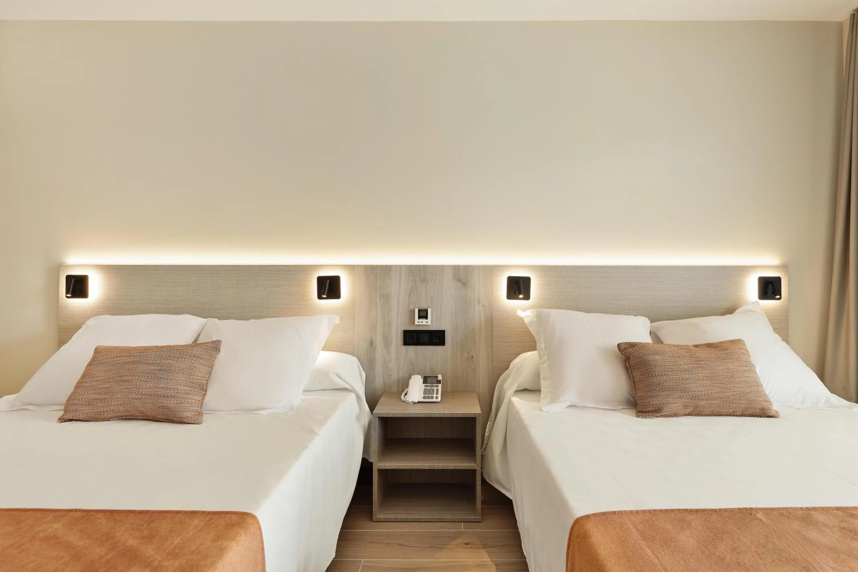 Photo of the whole room, Bed in Hotel Best Oasis Tropical