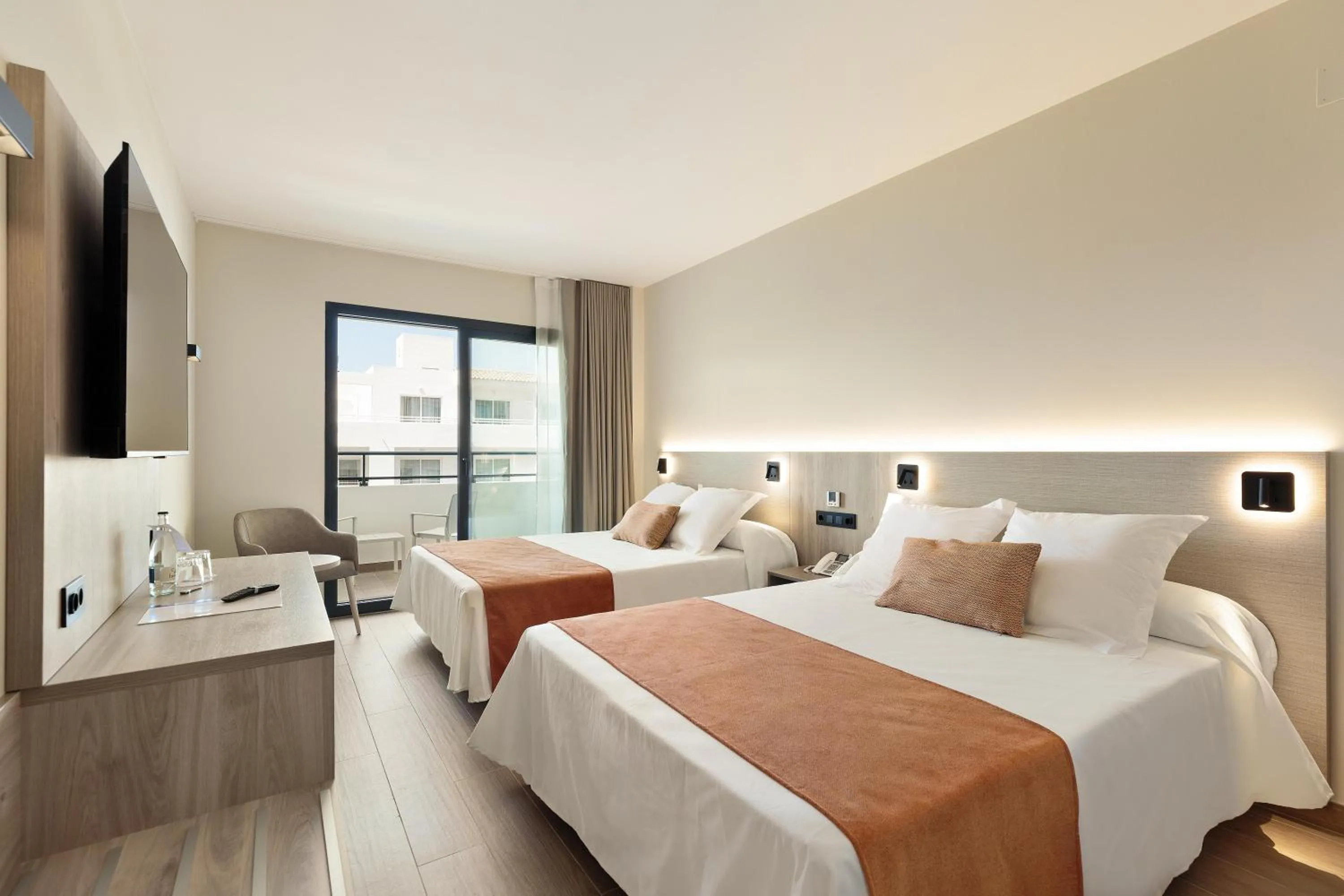 Photo of the whole room, Bed in Hotel Best Oasis Tropical