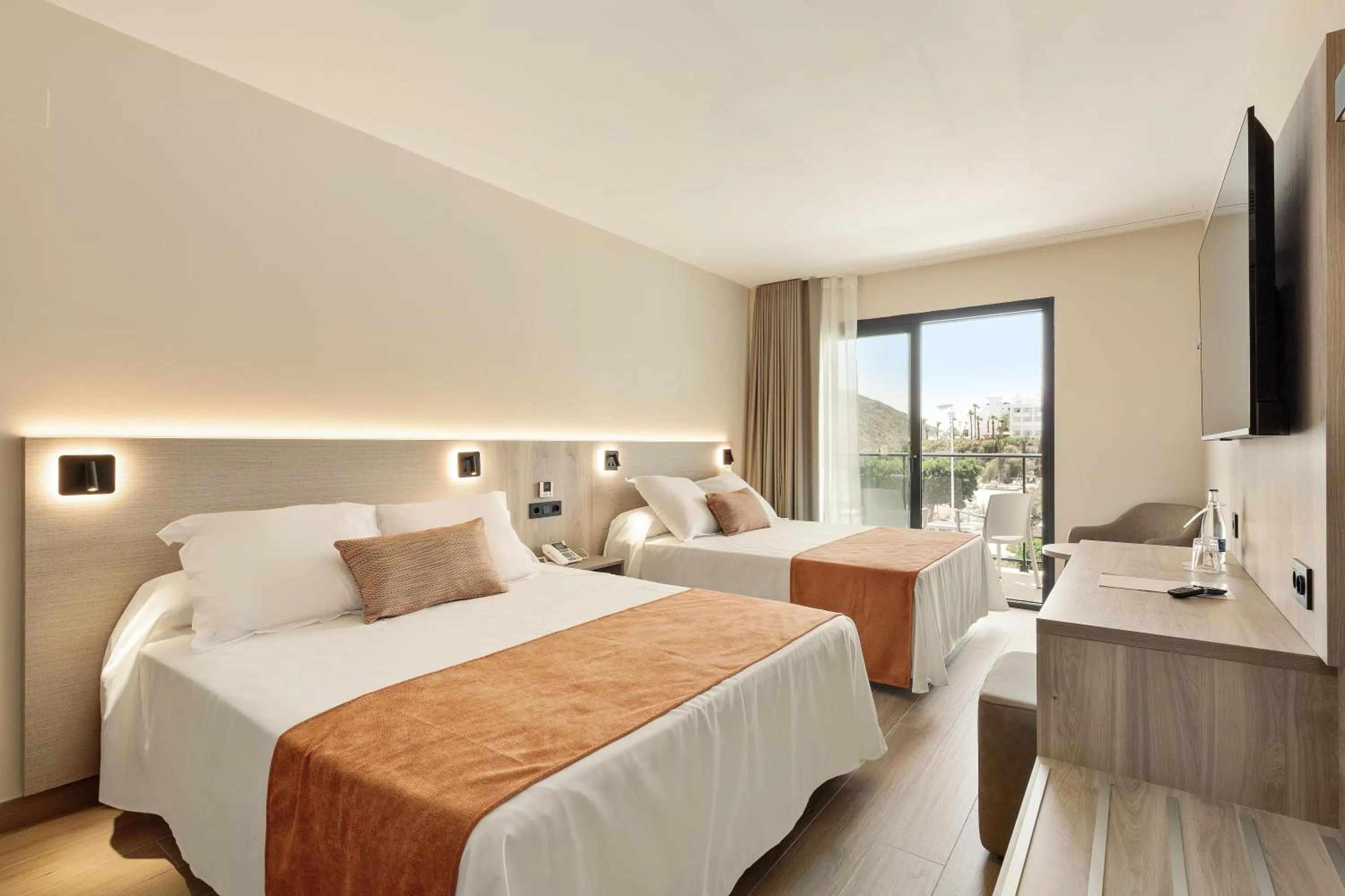 Photo of the whole room, Bed in Hotel Best Oasis Tropical