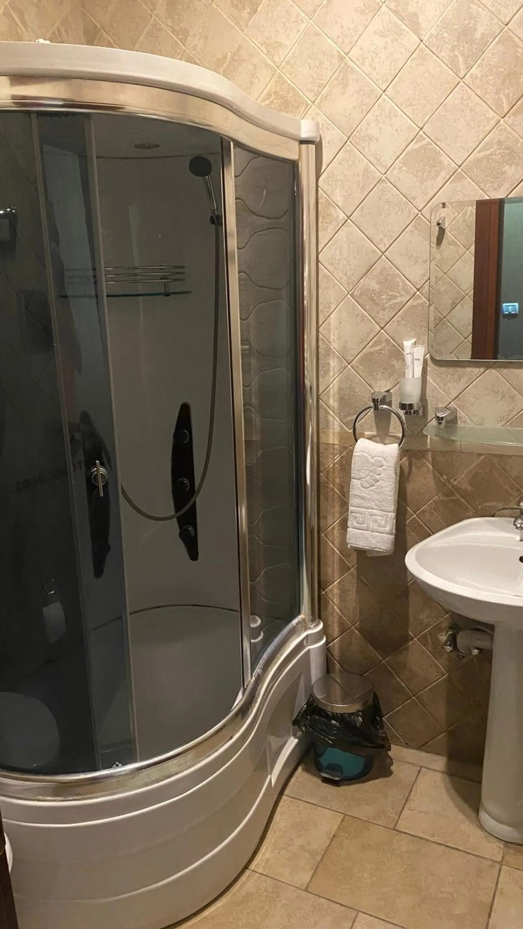 Shower in Hotel Old Rustaveli