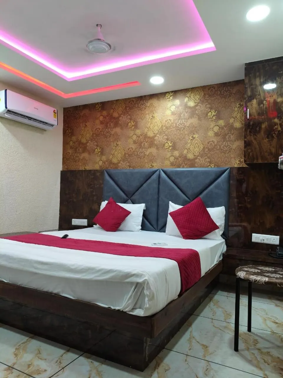 Bed in Hotel Raj Palace