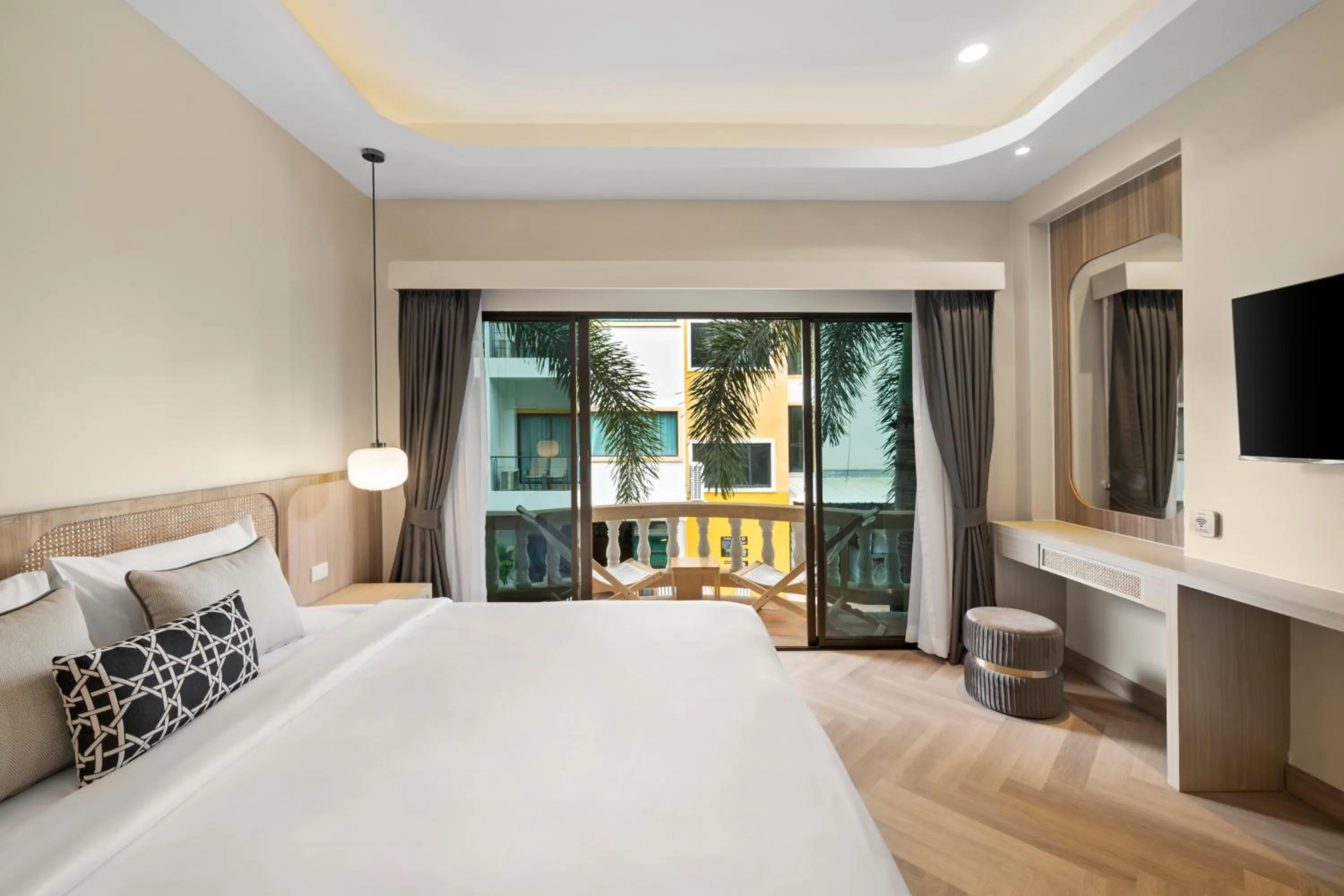 Photo of the whole room, Bed in Buasri Boutique Patong