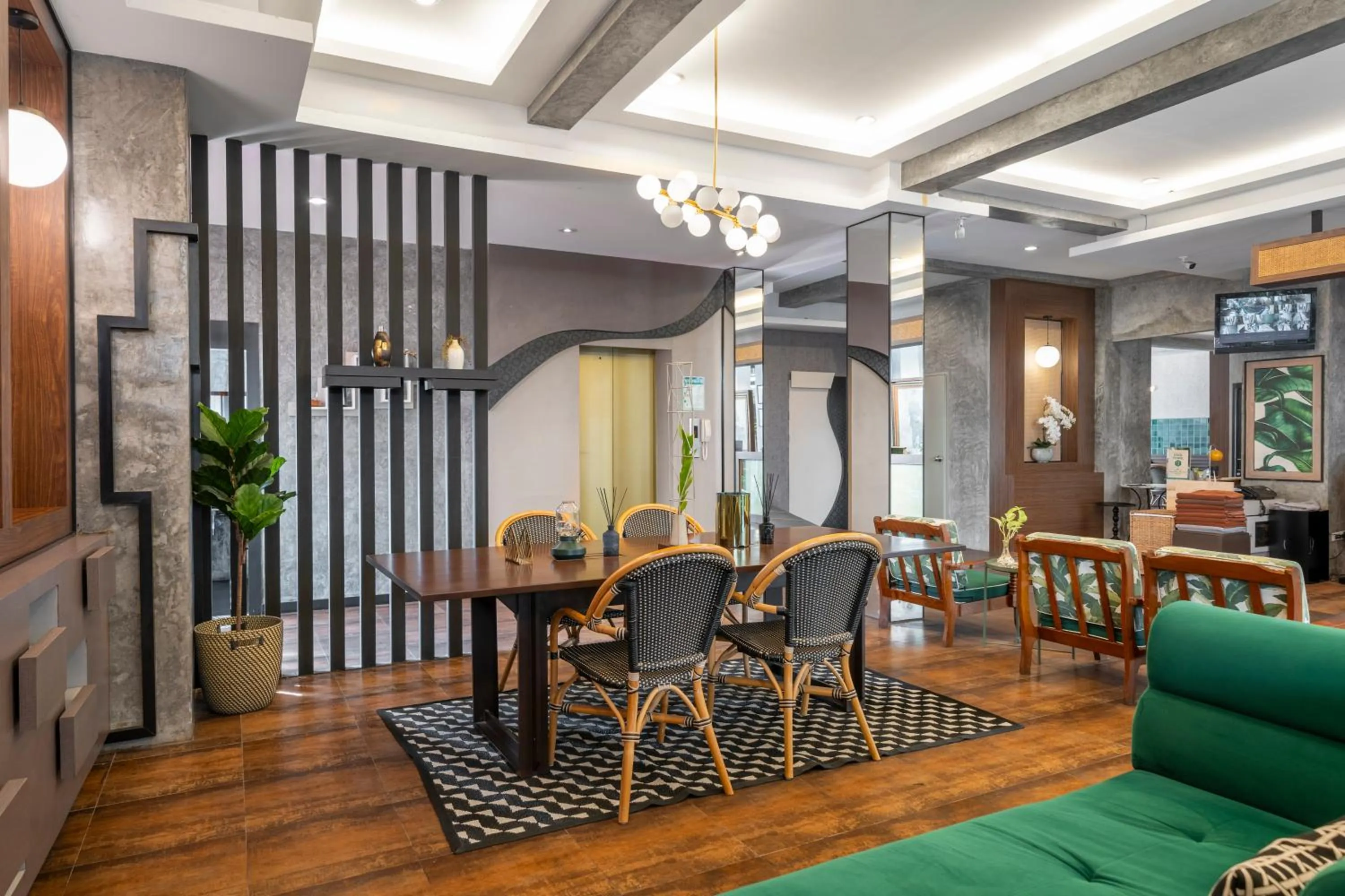 Lobby or reception in Buasri Boutique Patong