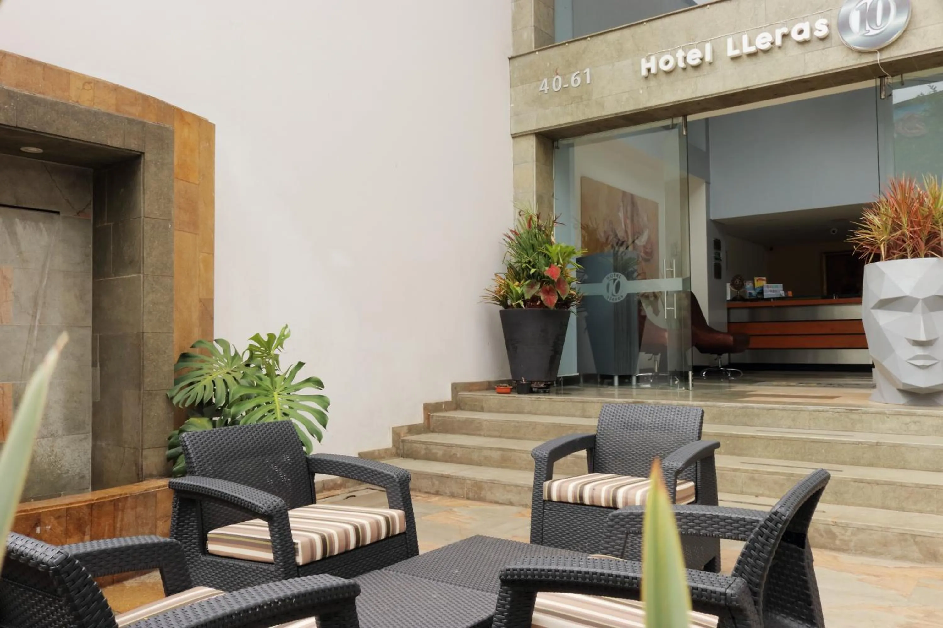 Living room in Hotel Lleras 10