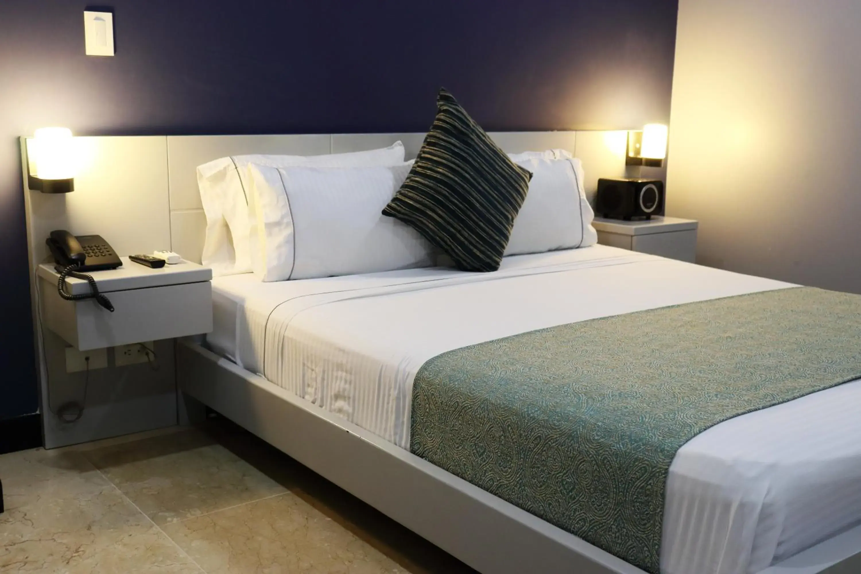Standard Double Room - single occupancy in Hotel Lleras 10 Standard Double Room - single occupancy in Hotel Lleras 10