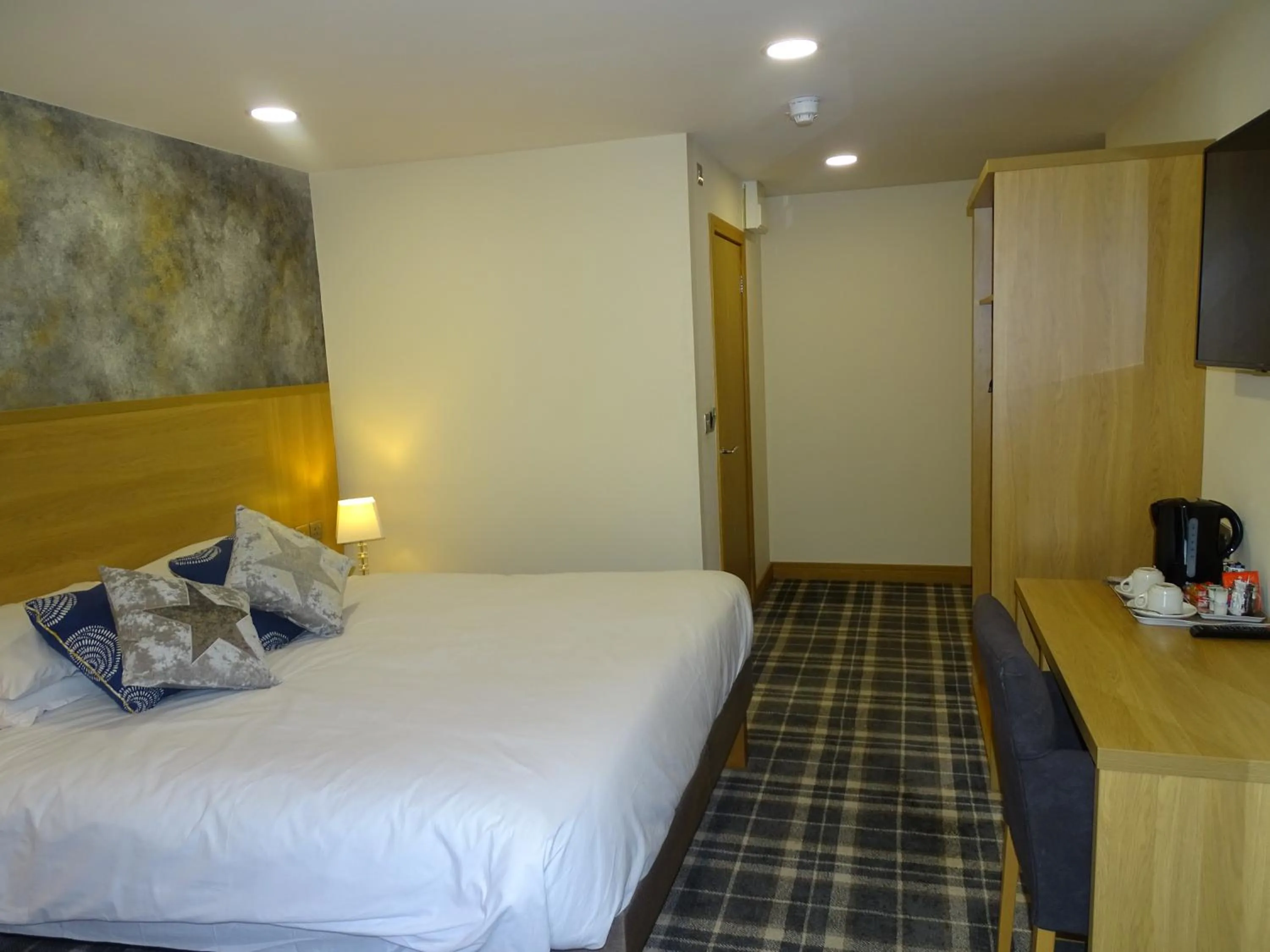 Bedroom, Bed in Oddfellows Hotel