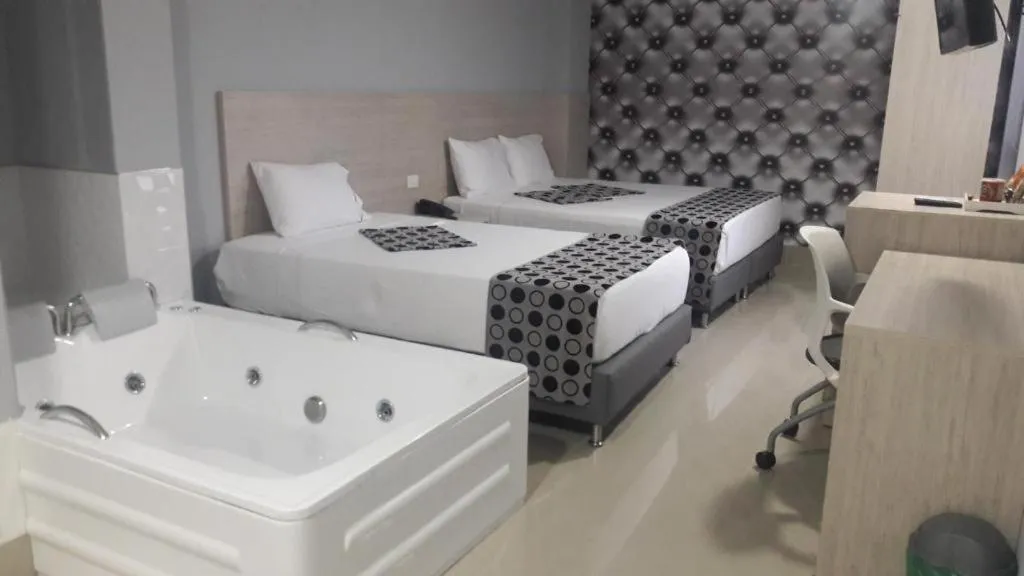 Bed in Hotel Lleras Express