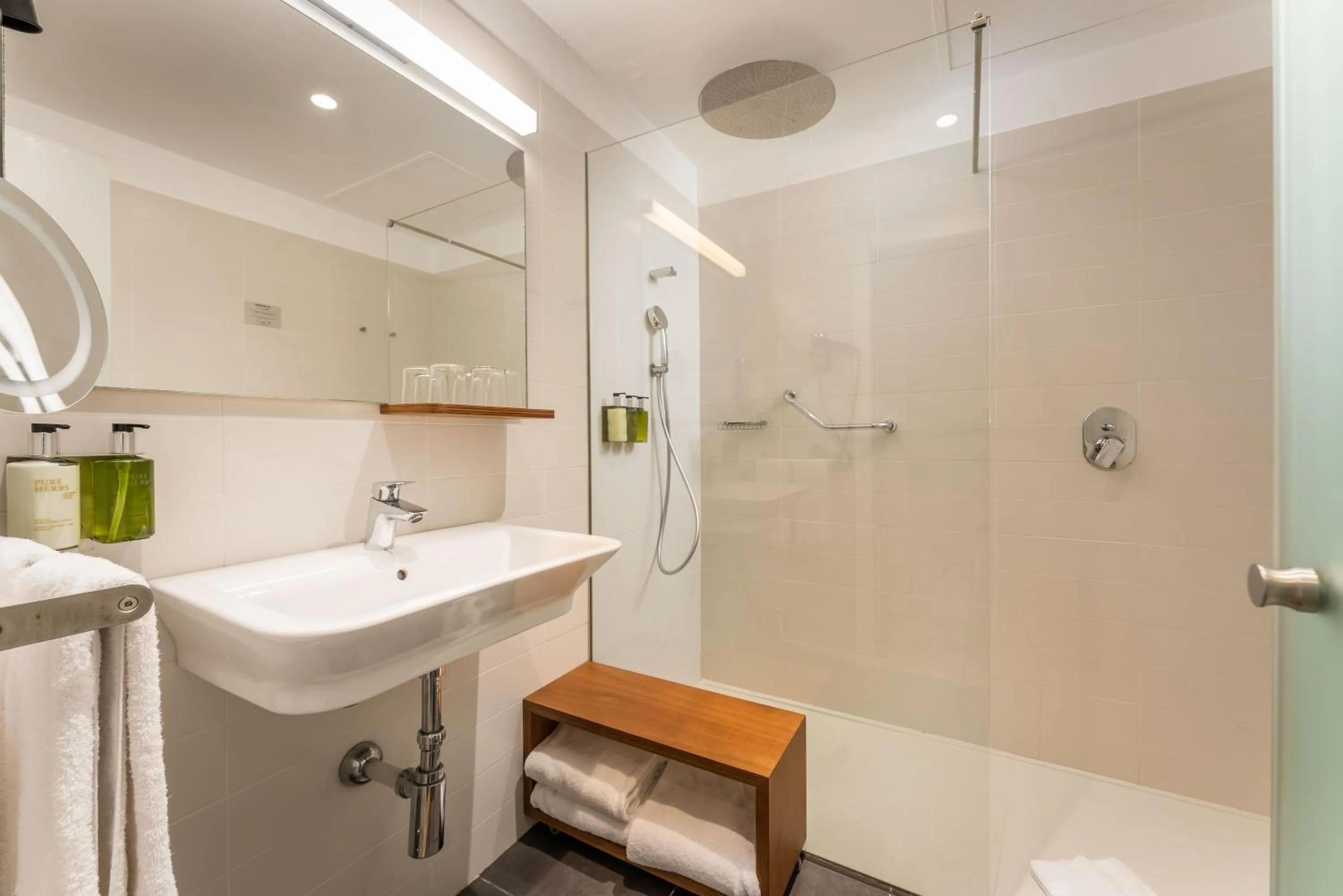 Shower in ARTIEM Audax - Adults Only