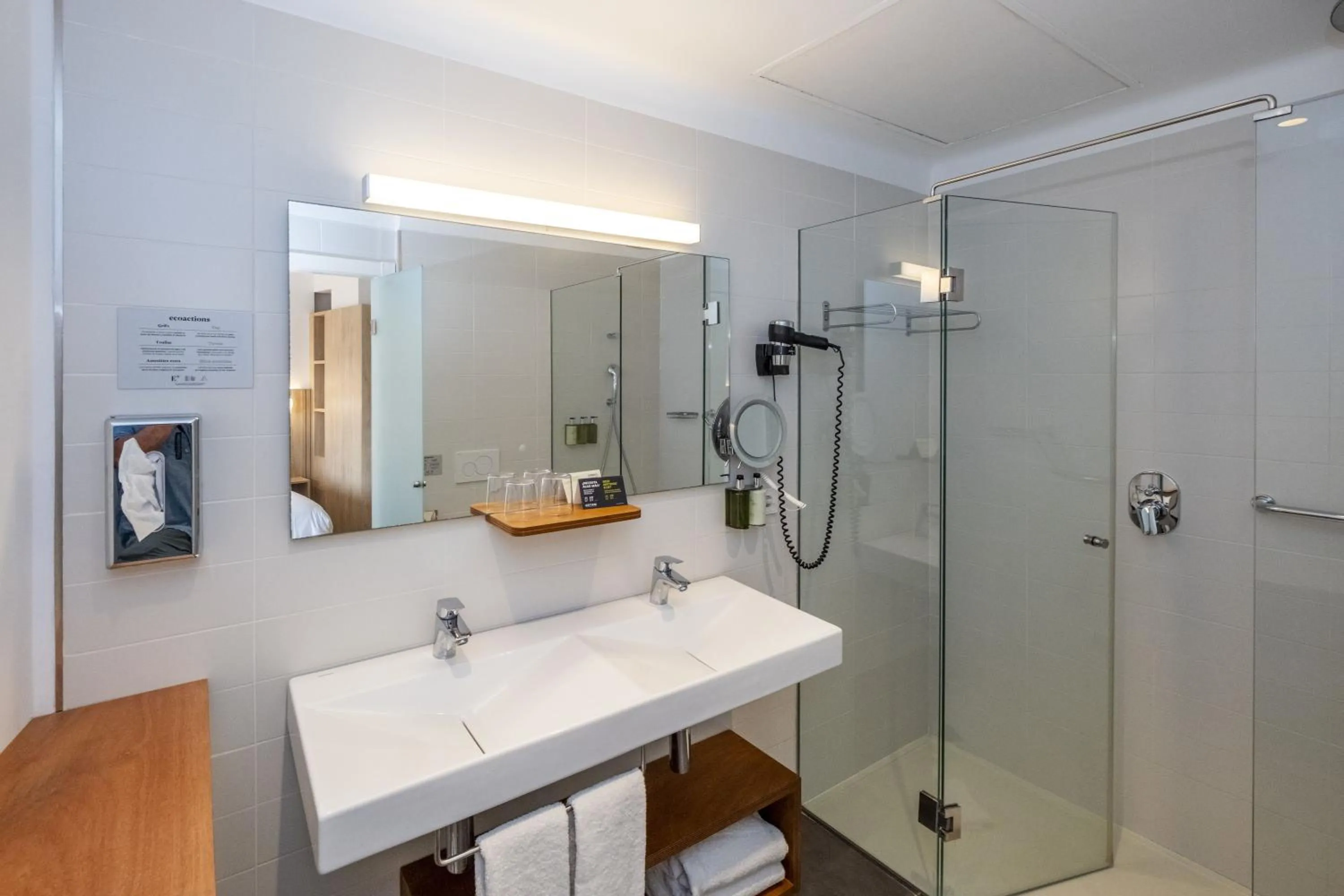 Shower in ARTIEM Audax - Adults Only