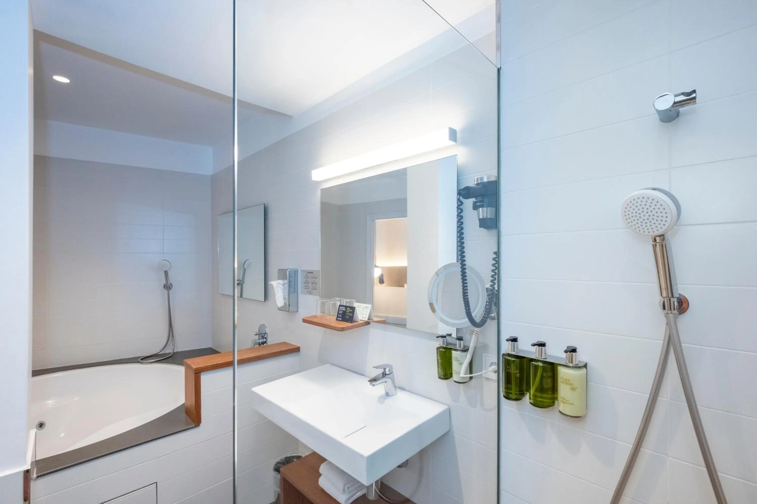 Shower in ARTIEM Audax - Adults Only