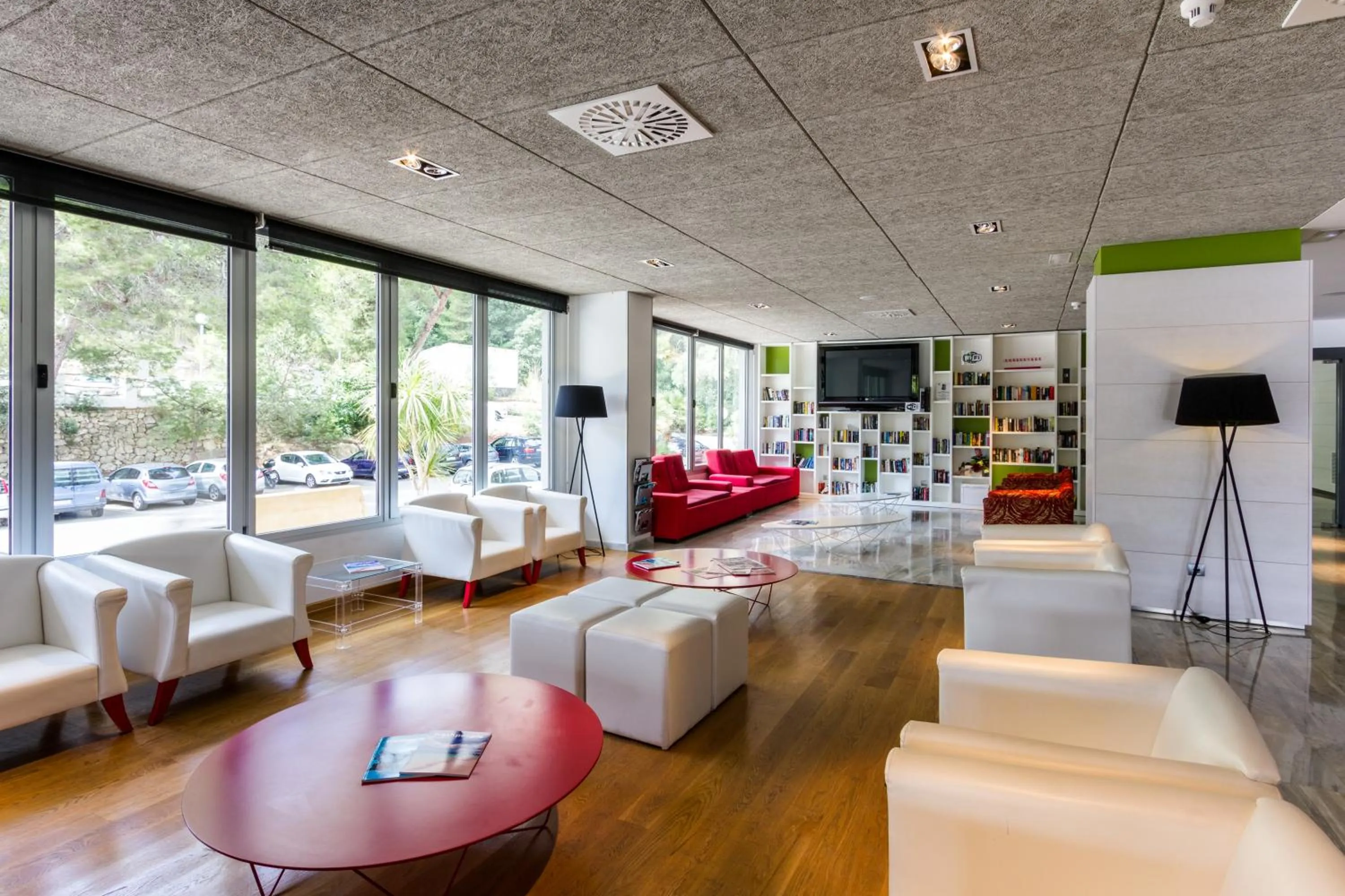 Communal lounge/ TV room in ARTIEM Audax - Adults Only