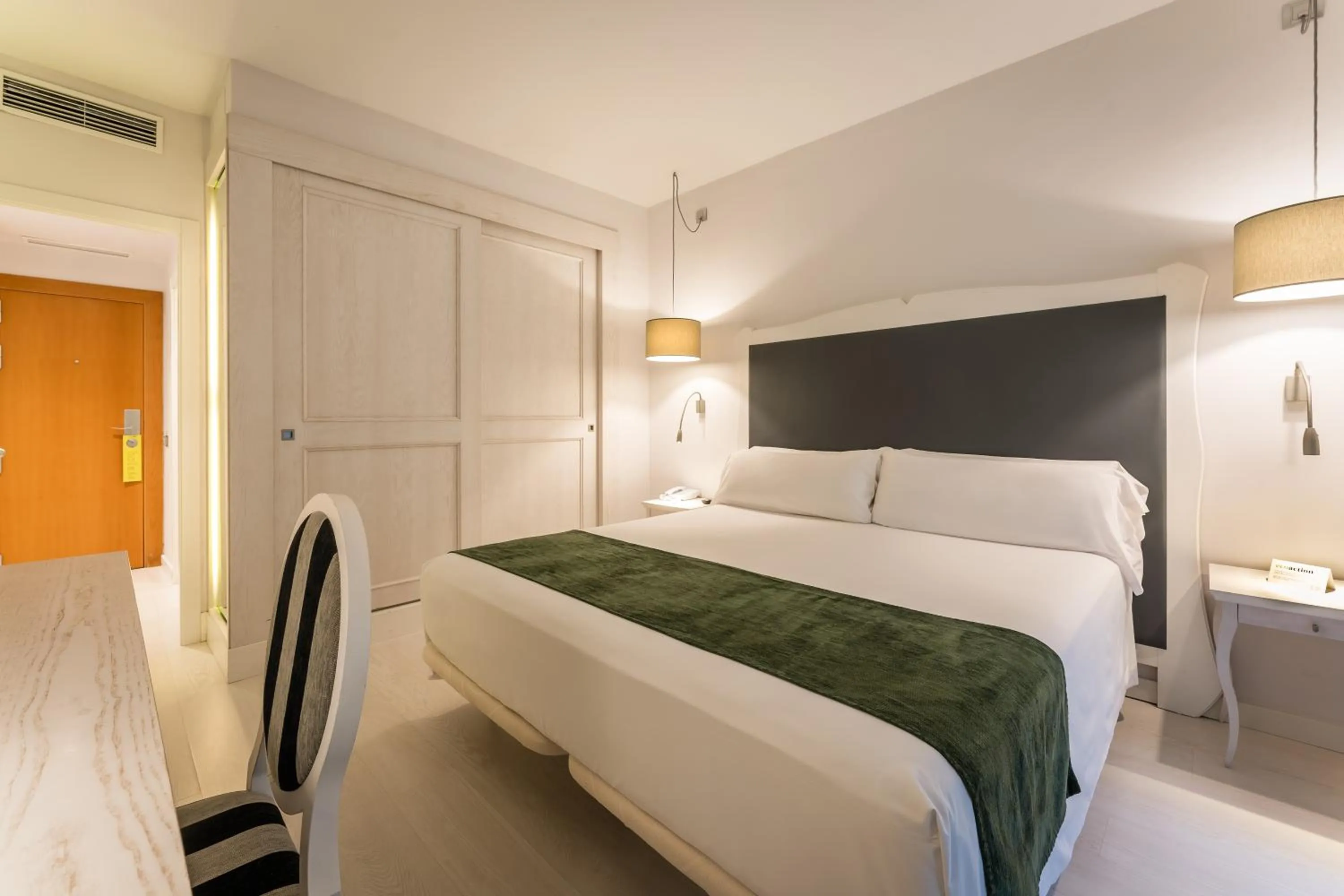 Bed in ARTIEM Audax - Adults Only