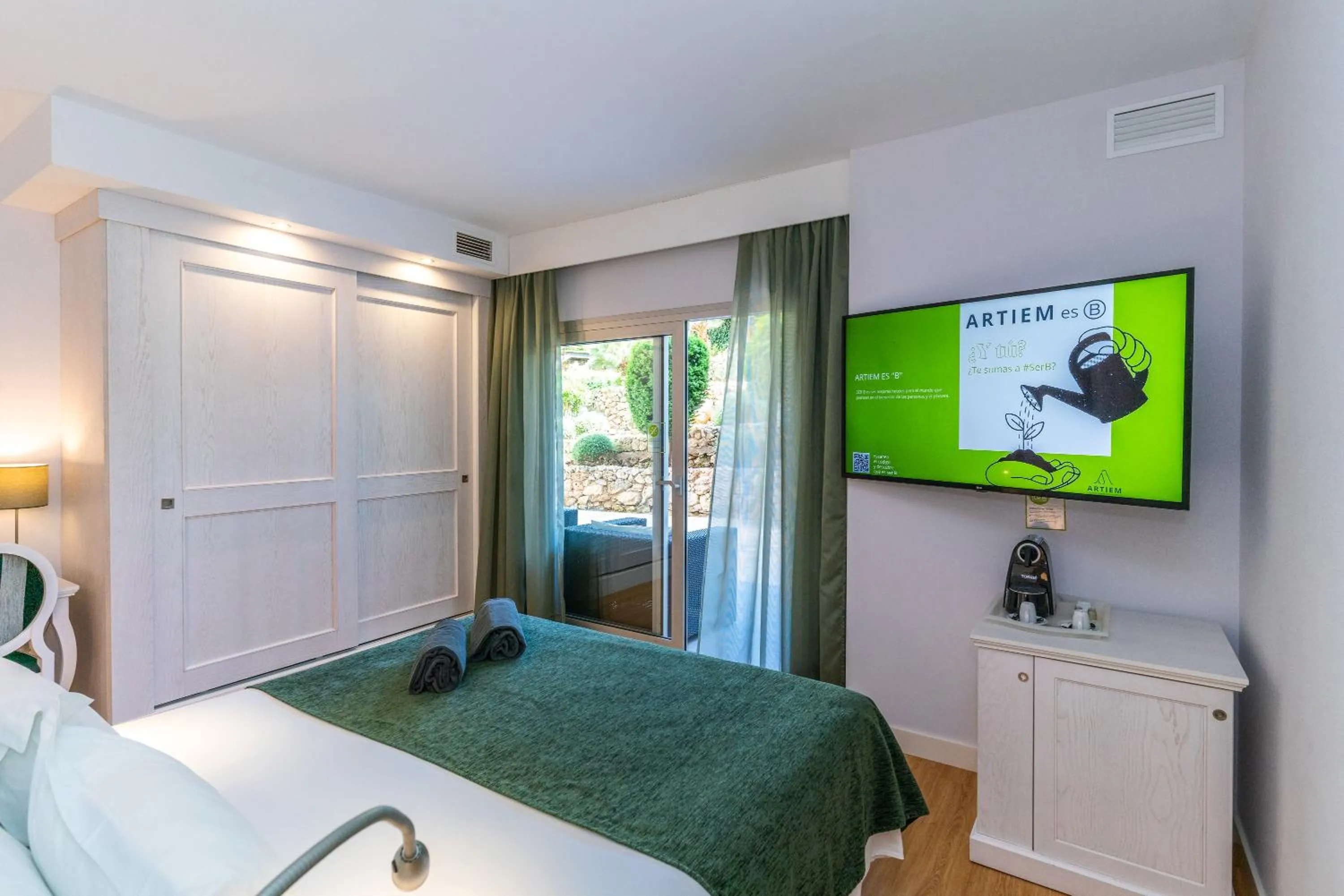 TV and multimedia, Bed in ARTIEM Audax - Adults Only