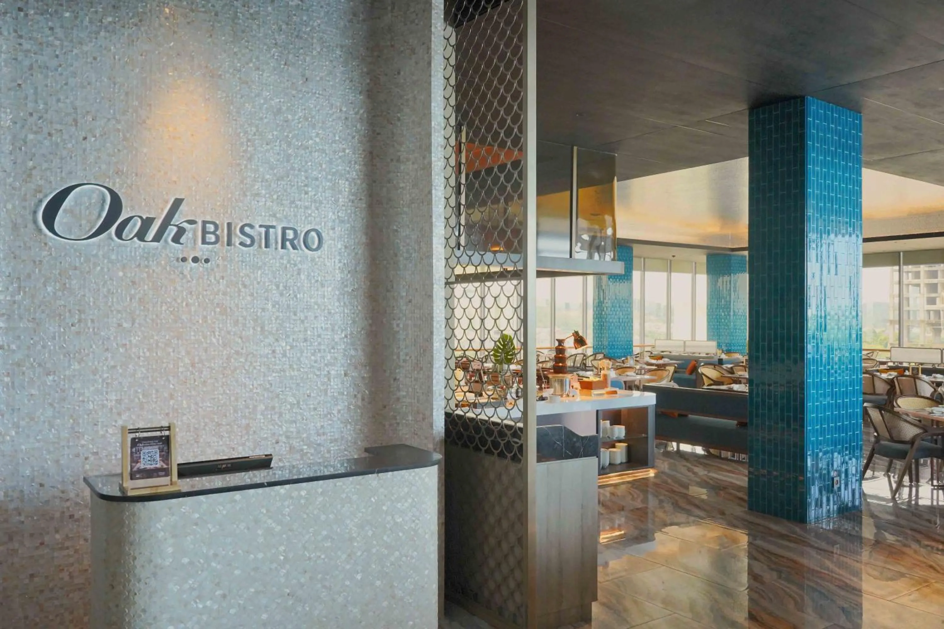 Restaurant/places to eat in Oakwood Hotel & Apartments Grand Batam