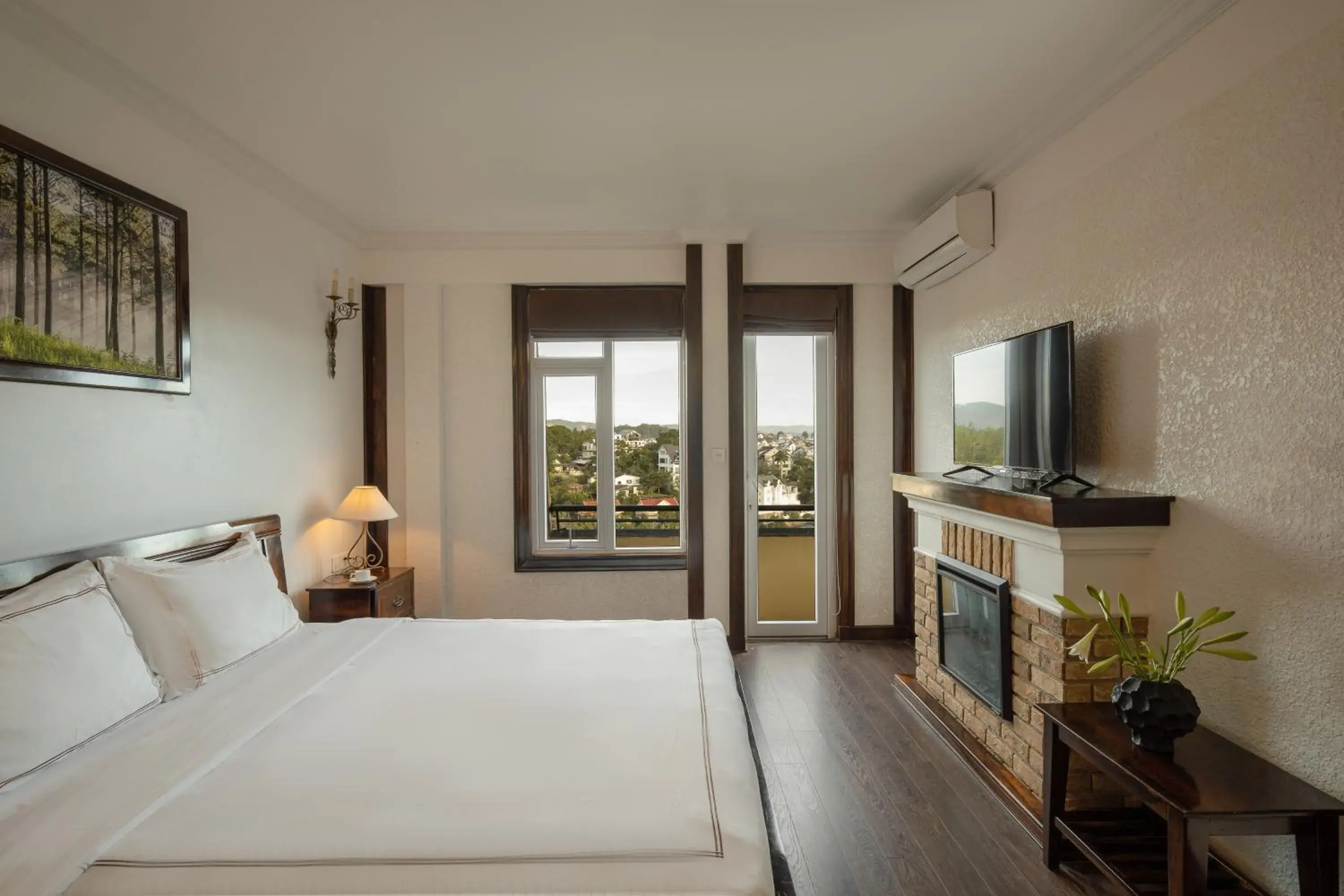 Deluxe Double Room with Balcony in The Manor Villas Da Lat Deluxe Double Room with Balcony in The Manor Villas Da Lat