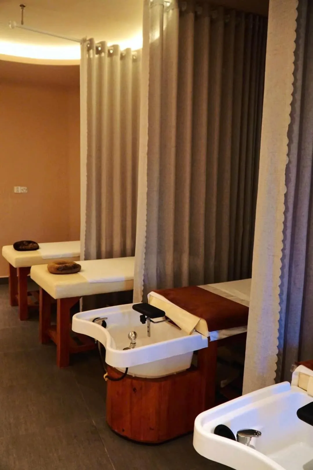 Spa and wellness centre/facilities in The Manor Villas Da Lat