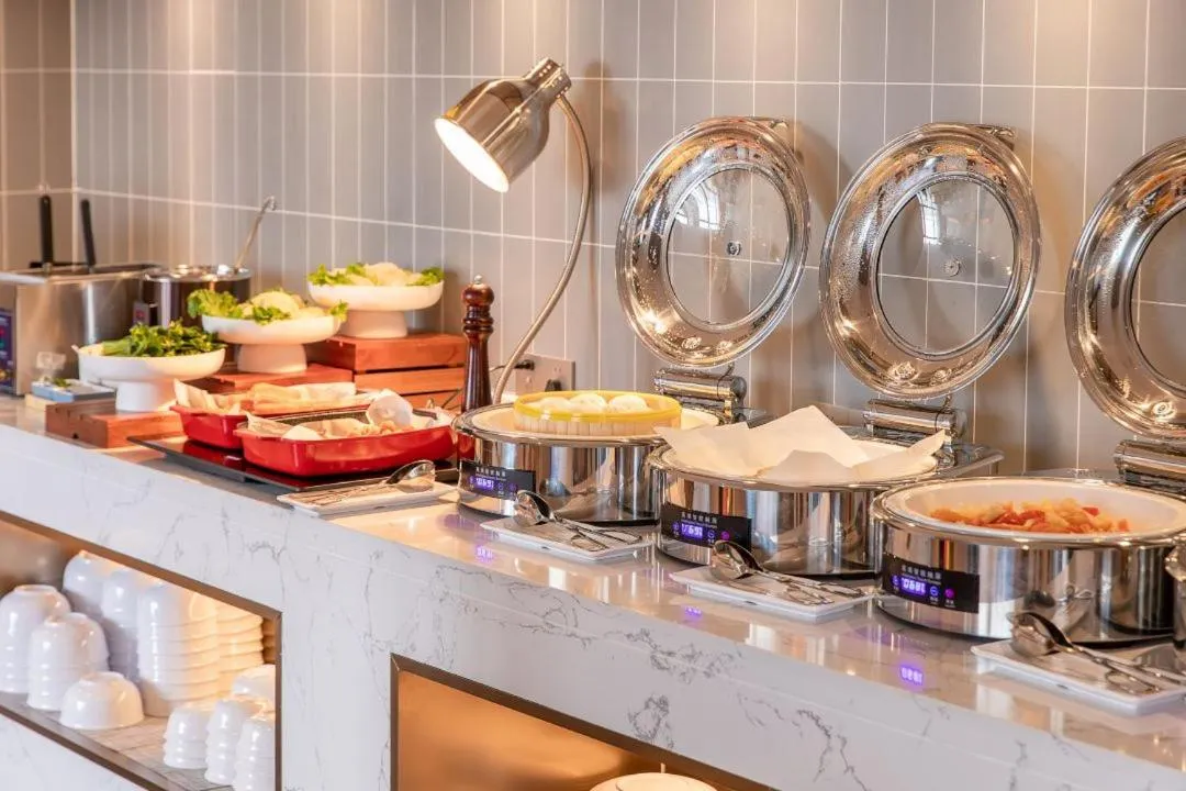 Restaurant/places to eat in Poltton International Apartment - Foshan Gaoming Yingxin Plaza