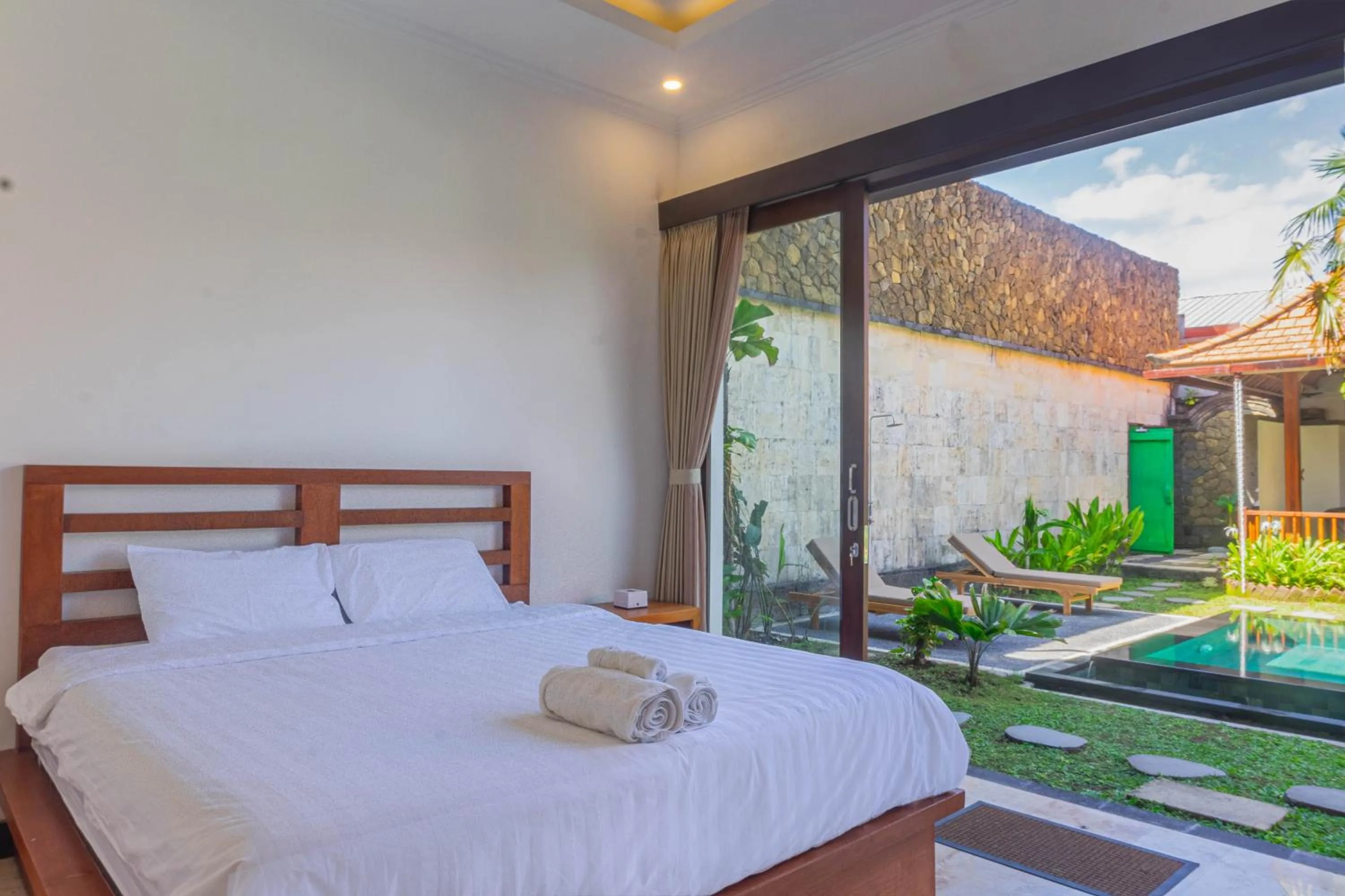 Bedroom, Bed in Lavender - Gumicik, Ketewel