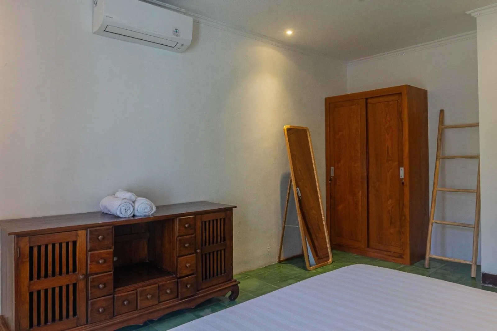 Bedroom, Bed in Lavender - Gumicik, Ketewel