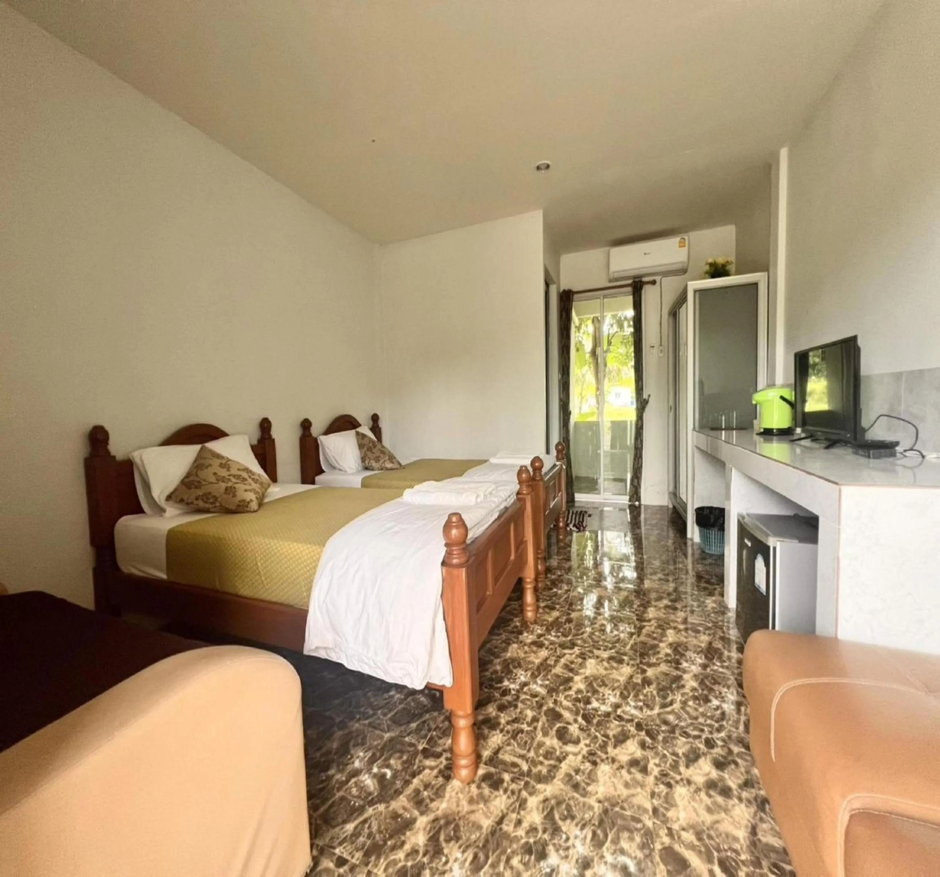 Bedroom, Bed in OYO 75517 Mananchaya Resort