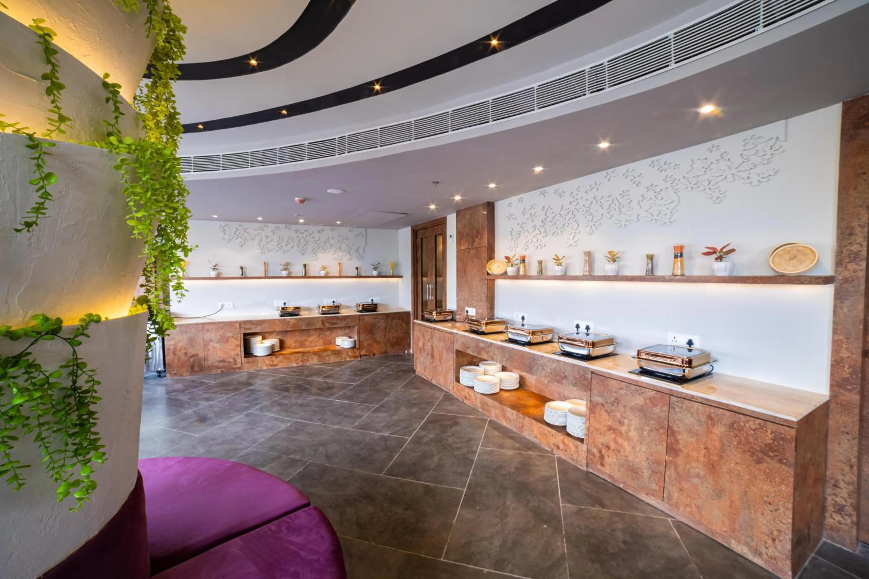 Restaurant/places to eat in NORTHIN Hotel Kolkata Airport