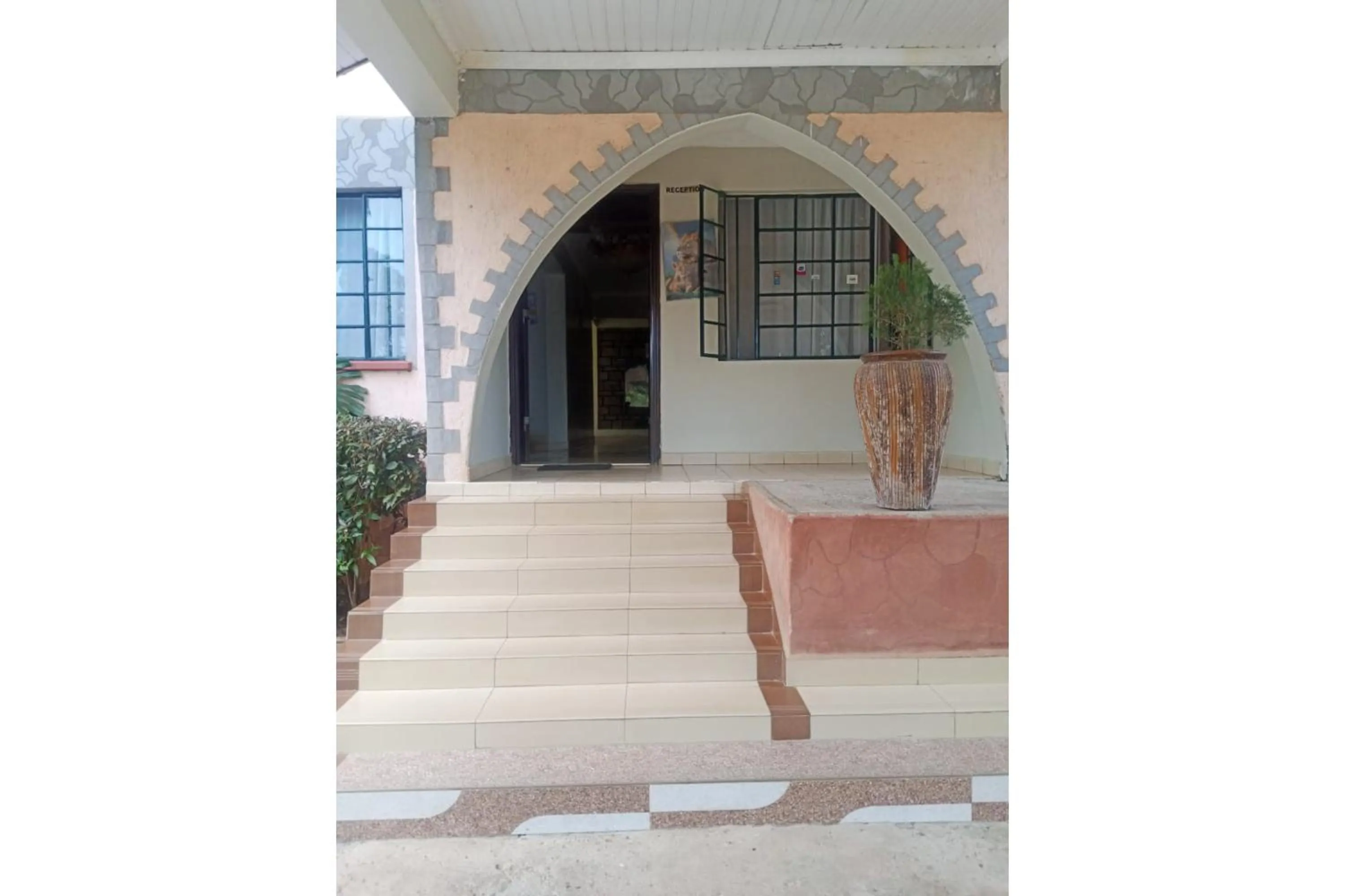 Facade/entrance in Parkview Safari Hotel & Apartments