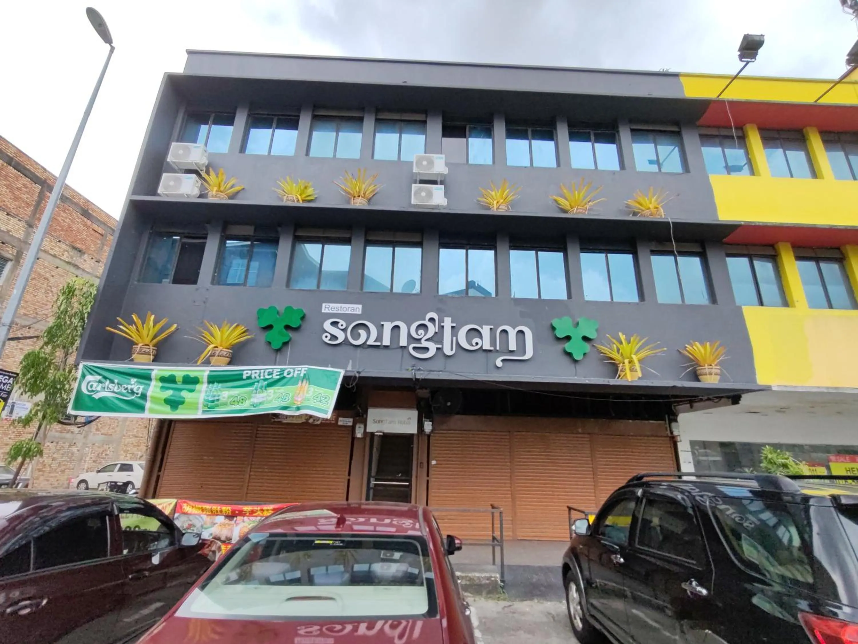 Property building in Songtam Hotel