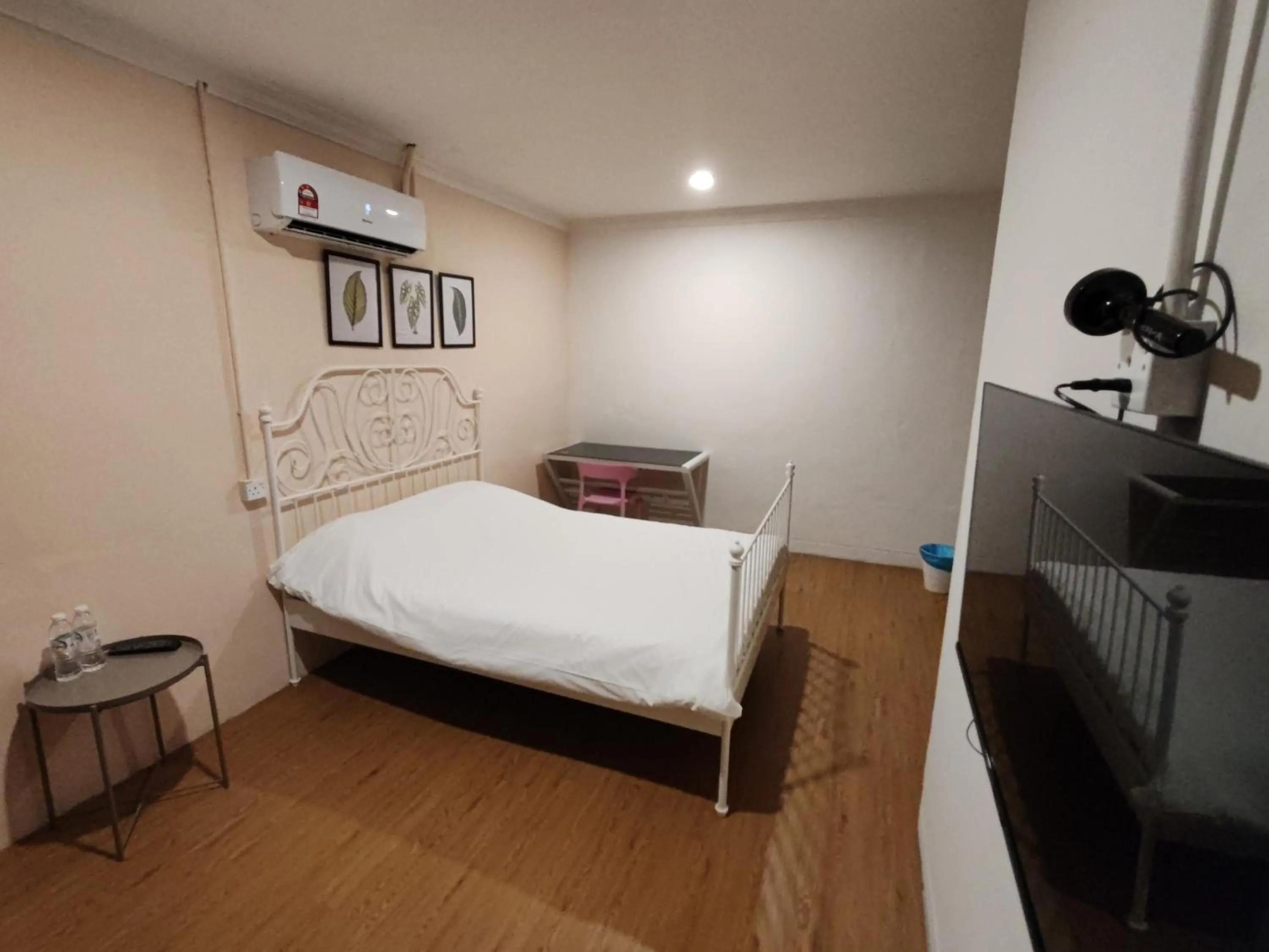 Photo of the whole room, Bed in Songtam Hotel