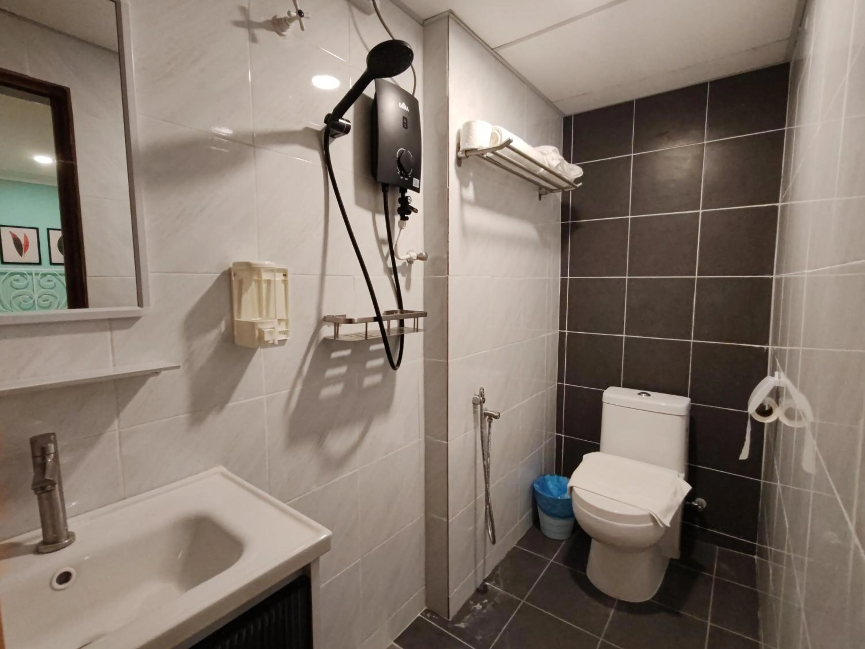 Shower in Songtam Hotel