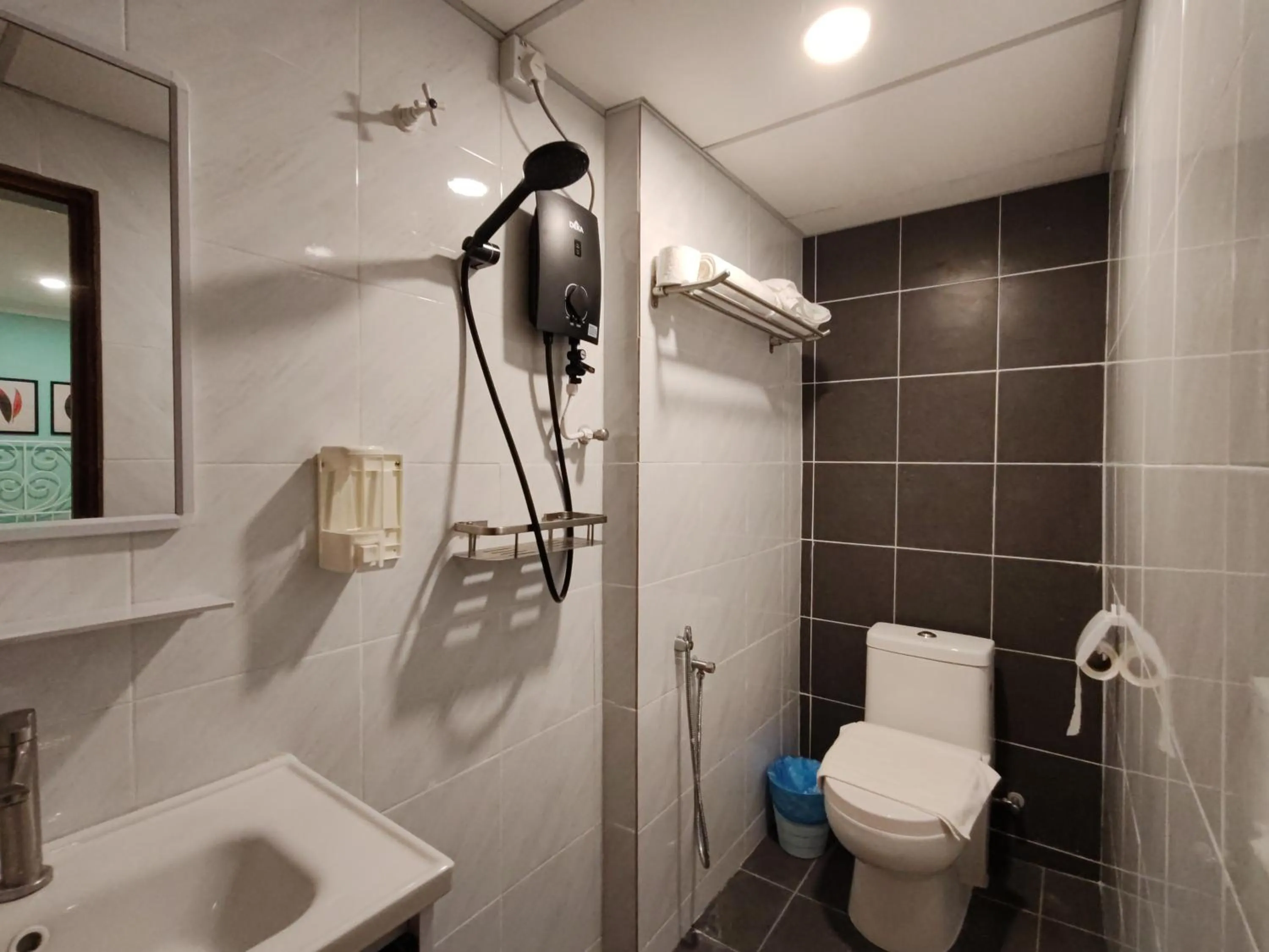 Shower in Songtam Hotel