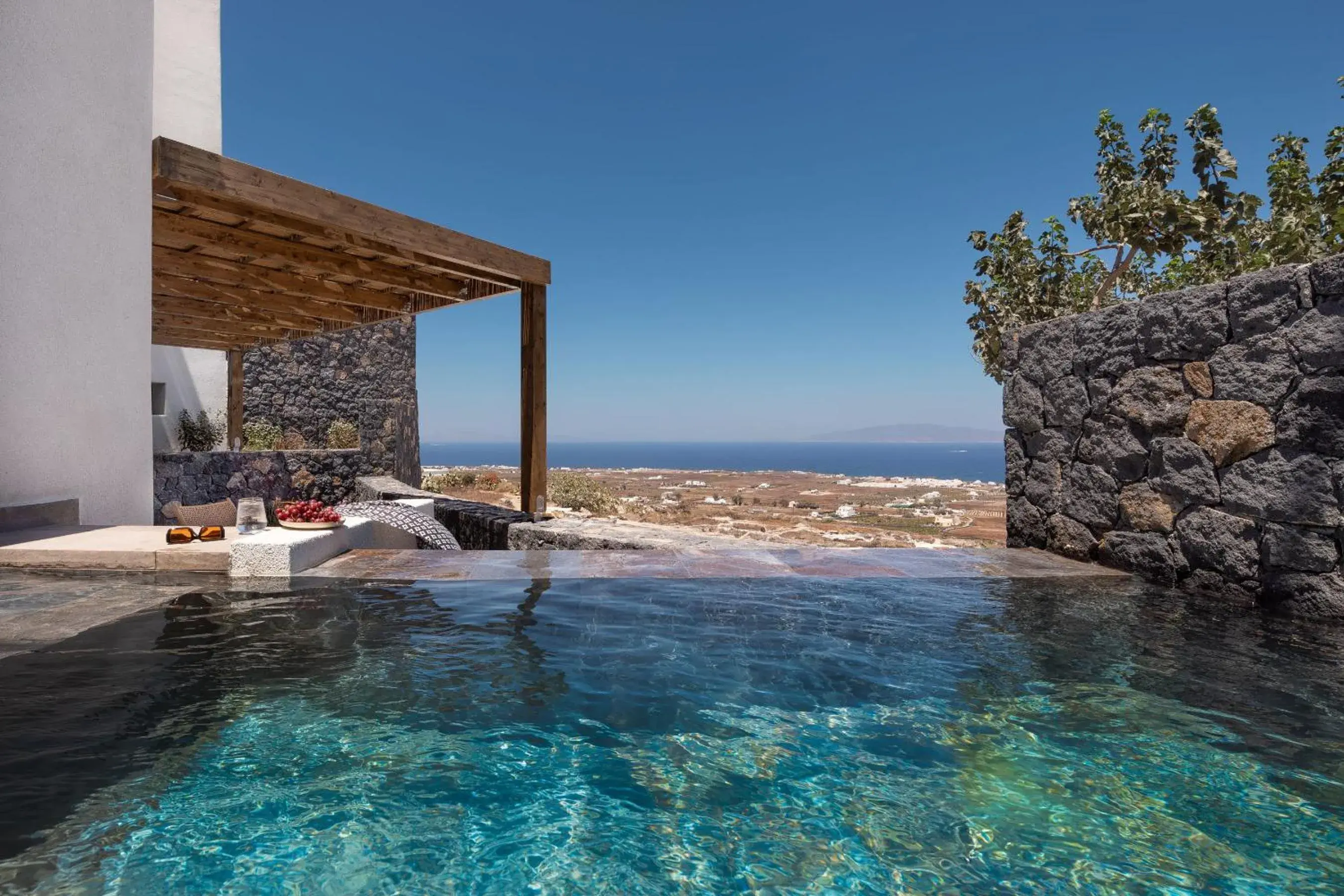 Premium Suite with outdoor private heated jetted tub and sea view in Klοstrá Premium Suite with outdoor private heated jetted tub and sea view in Klοstrá