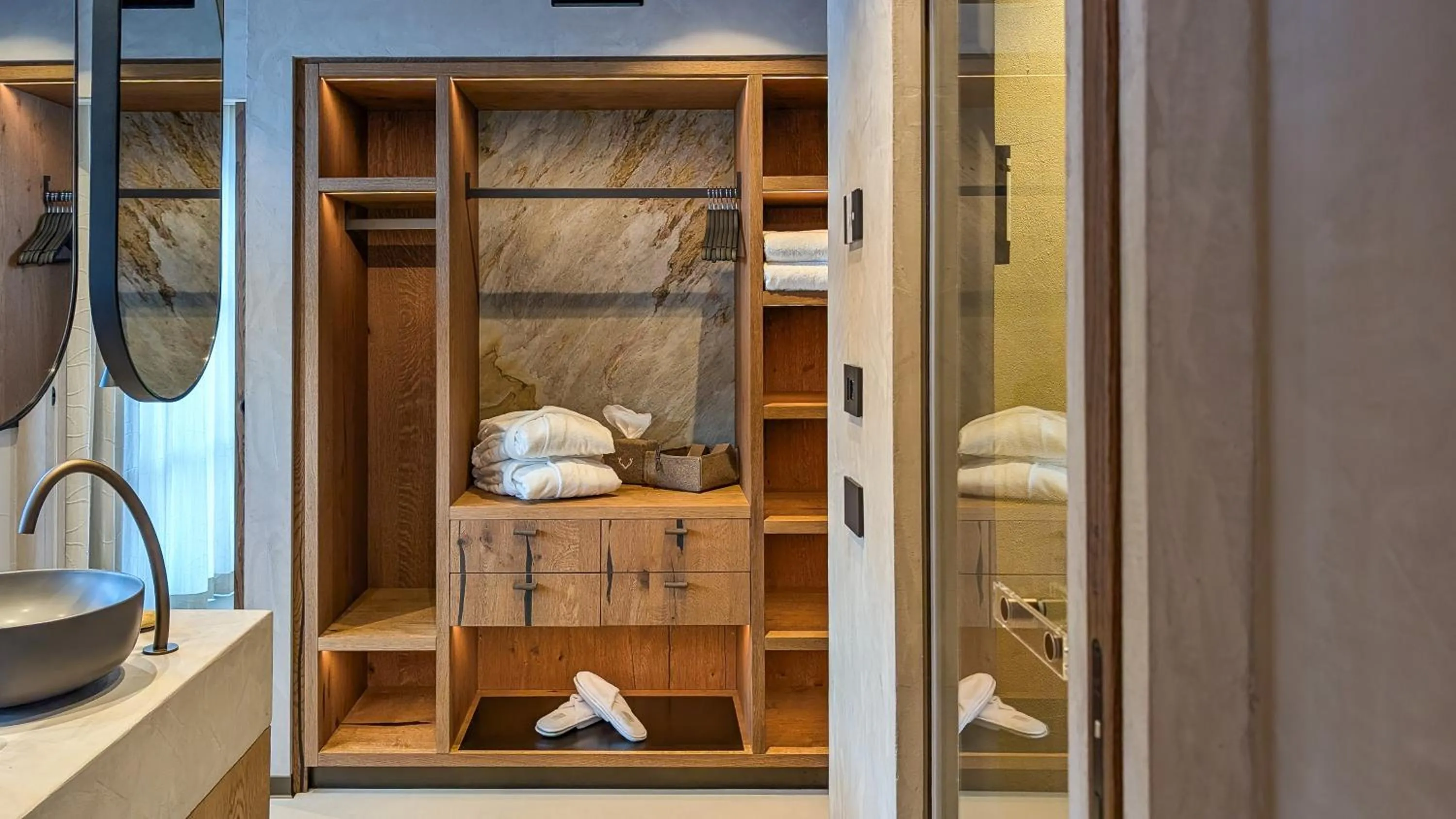 Shower in Mohe Boutique Hotel