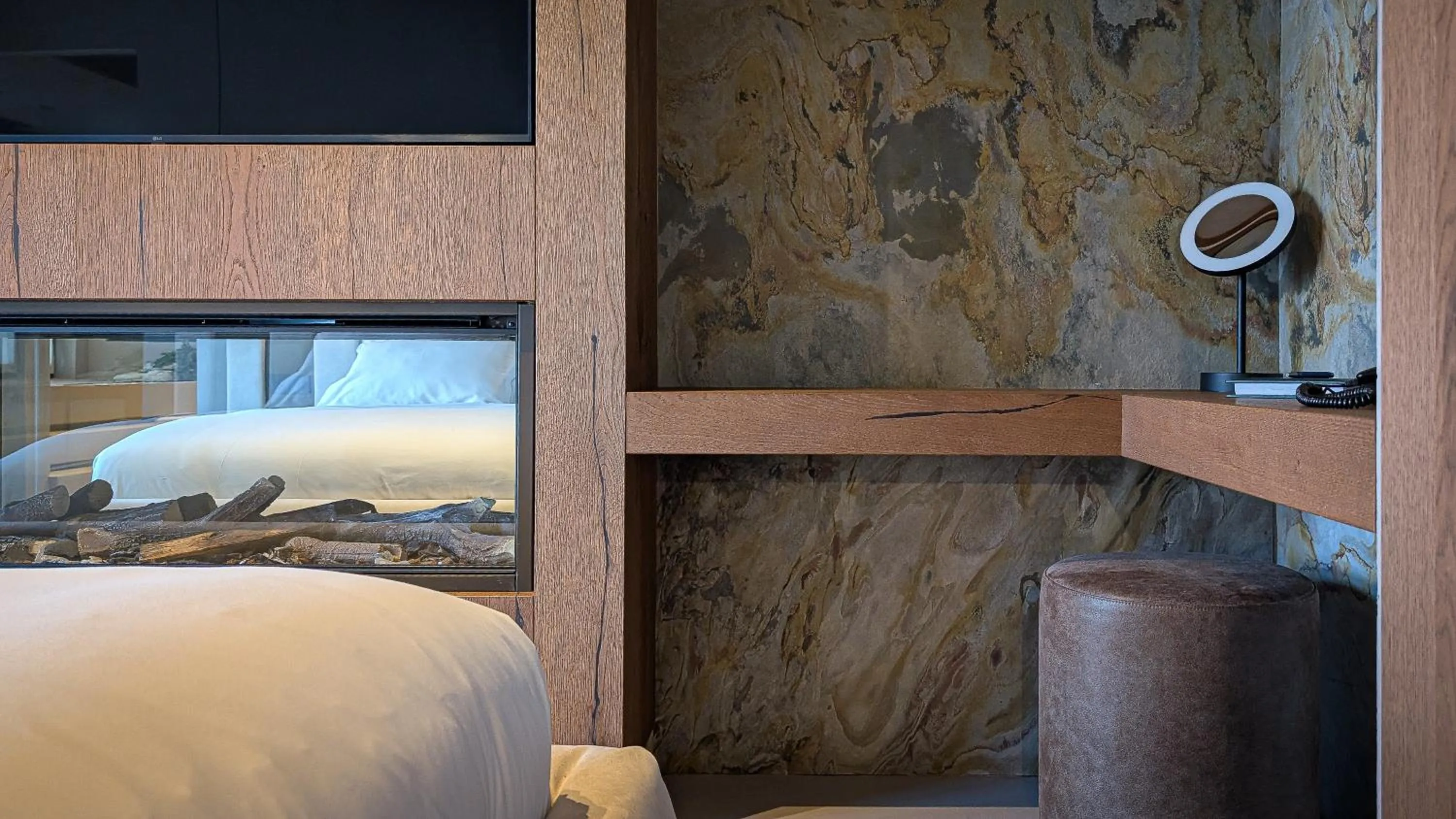 Photo of the whole room, Bed in Mohe Boutique Hotel