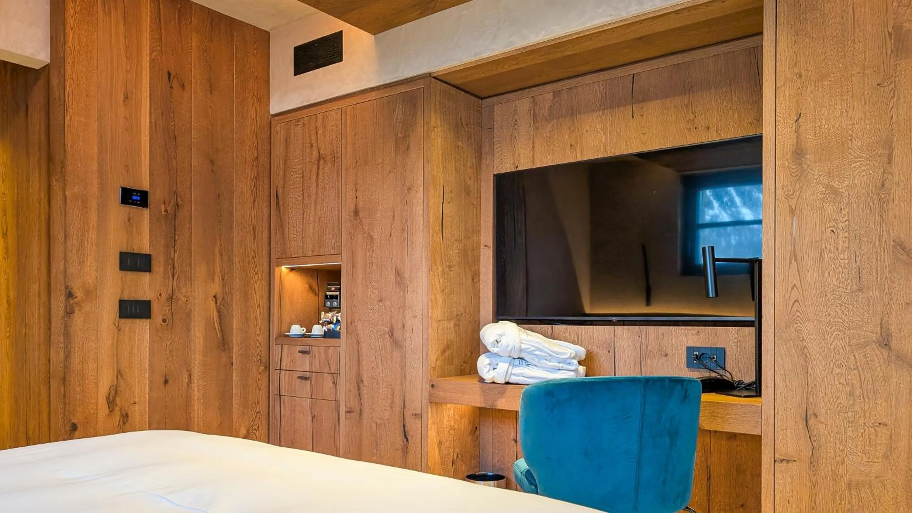 Photo of the whole room, Bed in Mohe Boutique Hotel