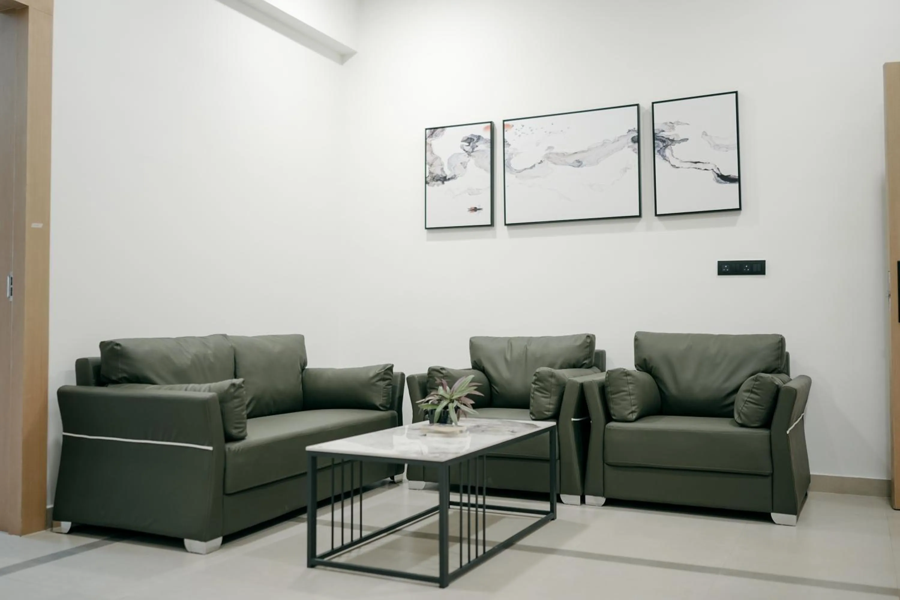 Three-Bedroom Apartment with View in Atmosfera Bengaluru, India