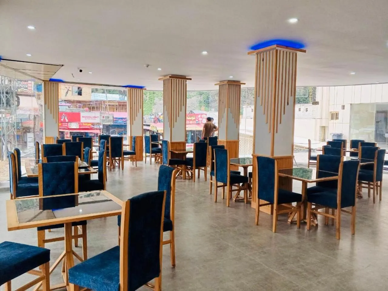 Restaurant/places to eat in Legend Hotel Kalam