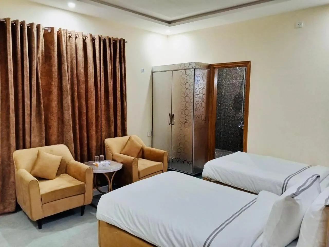 Bed in Legend Hotel Kalam