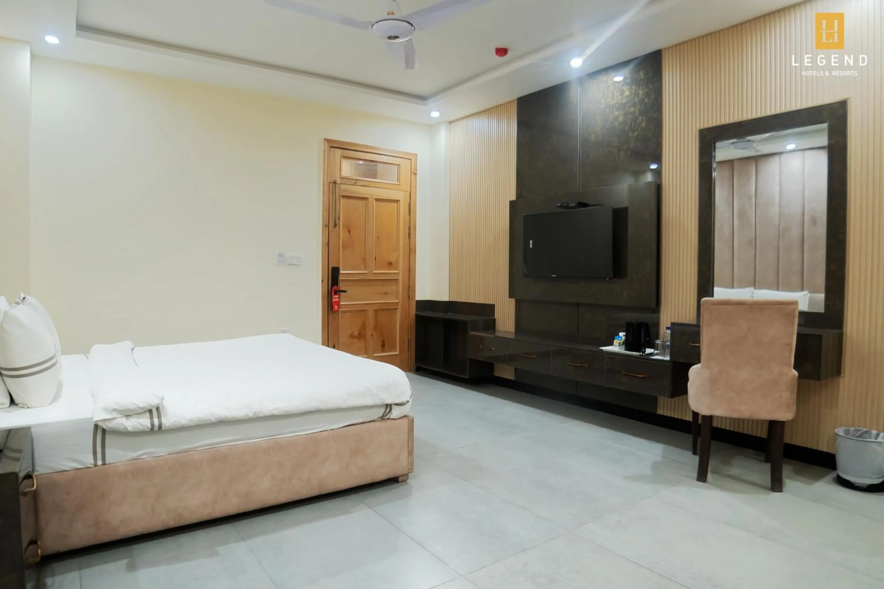 Bed in Legend Hotel Kalam