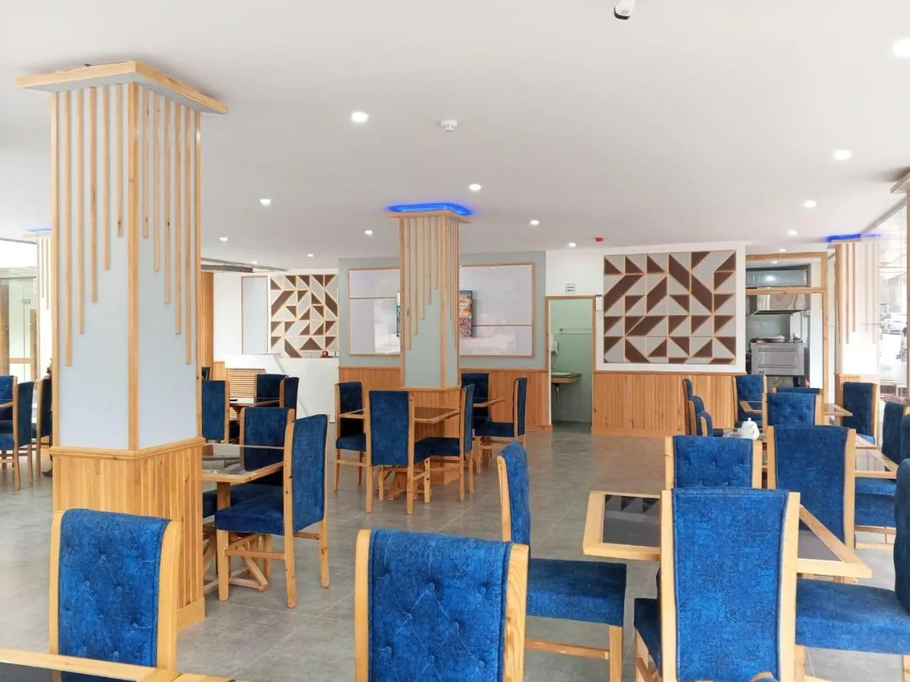 Restaurant/places to eat in Legend Hotel Kalam