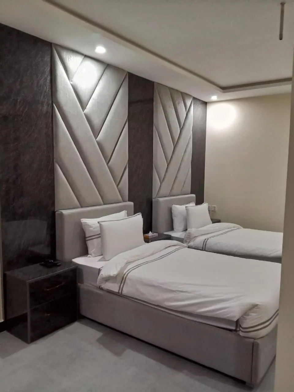 Bed in Legend Hotel Kalam