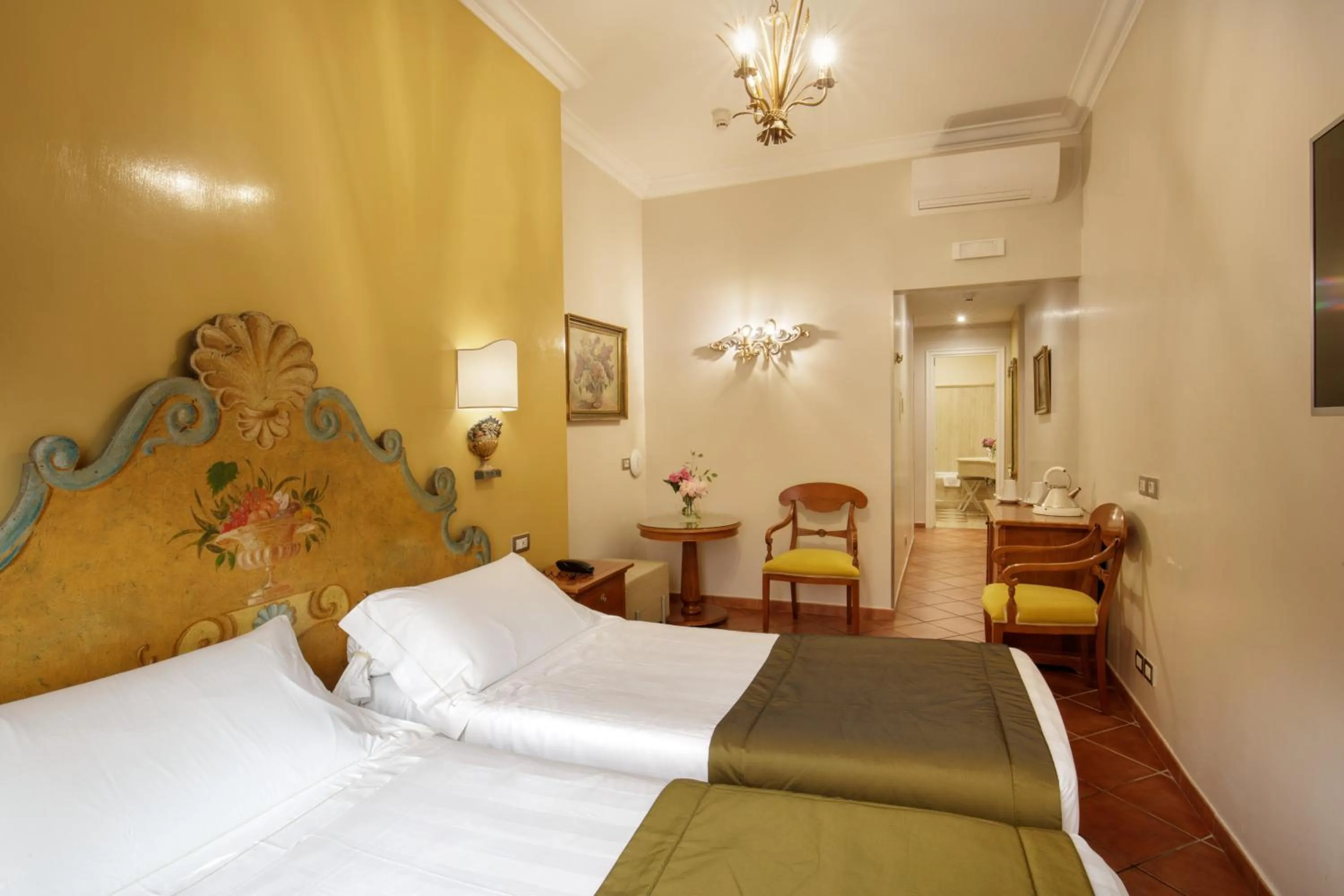 Photo of the whole room, Bed in Hotel Mozart