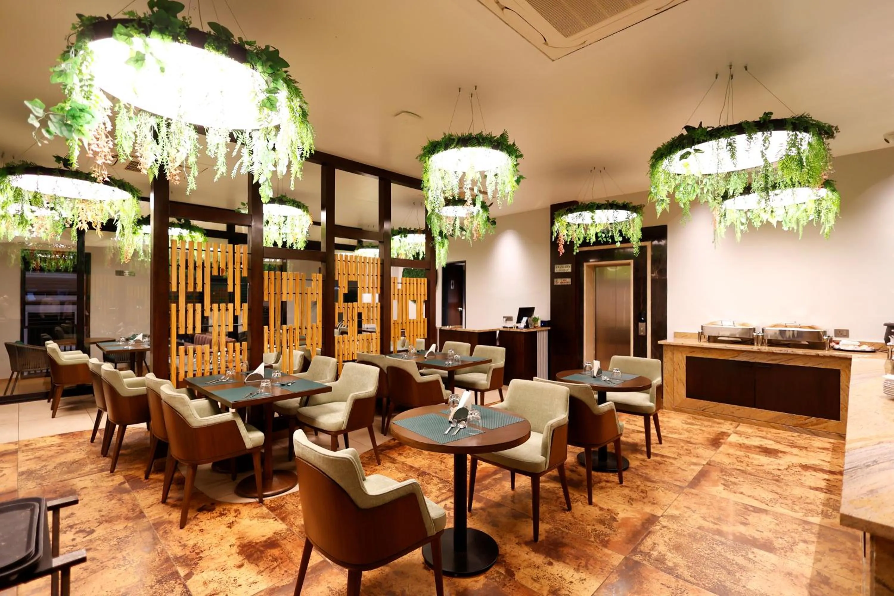 Restaurant/places to eat in Quality Inn City Centre Varanasi