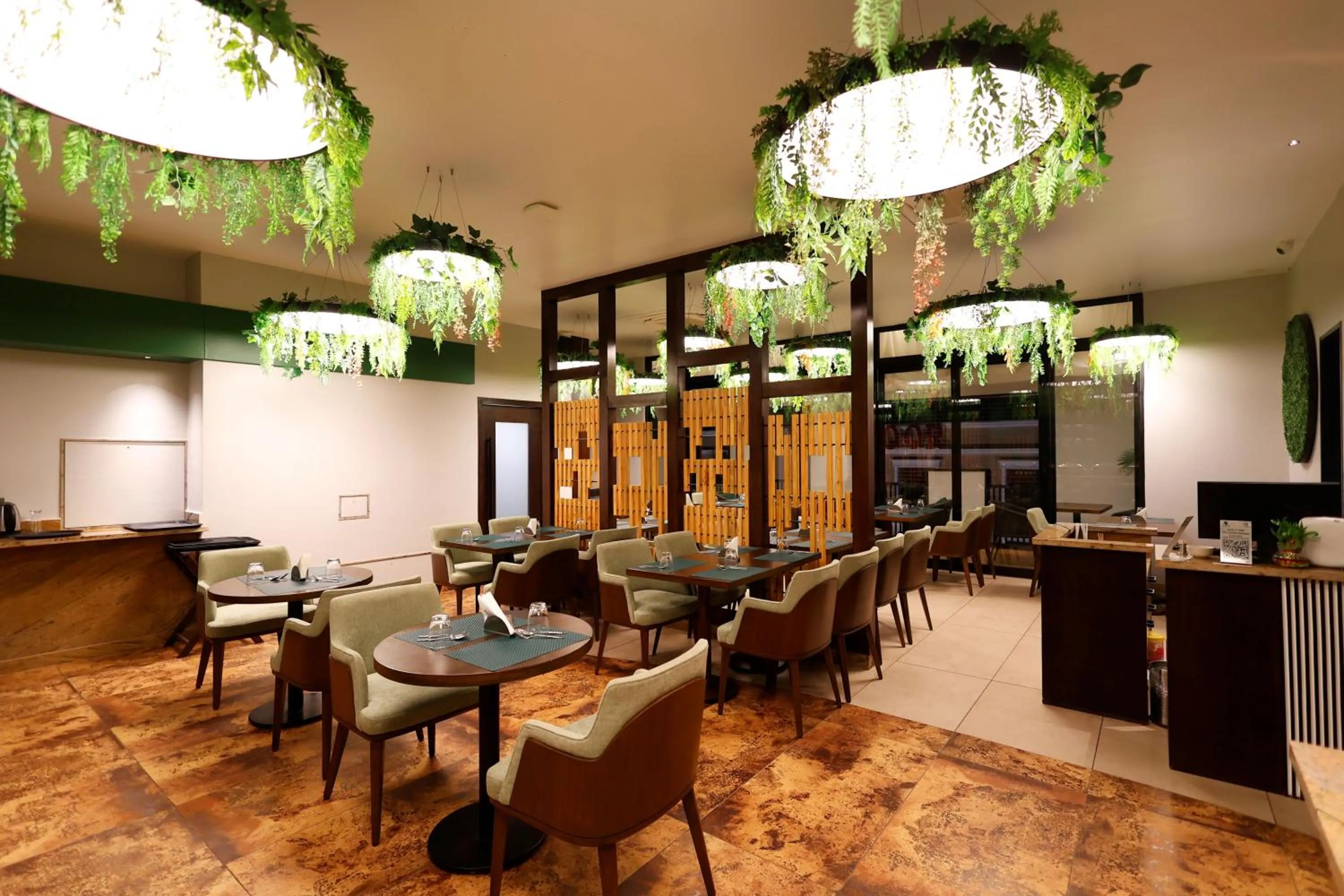 Restaurant/places to eat in Quality Inn City Centre Varanasi