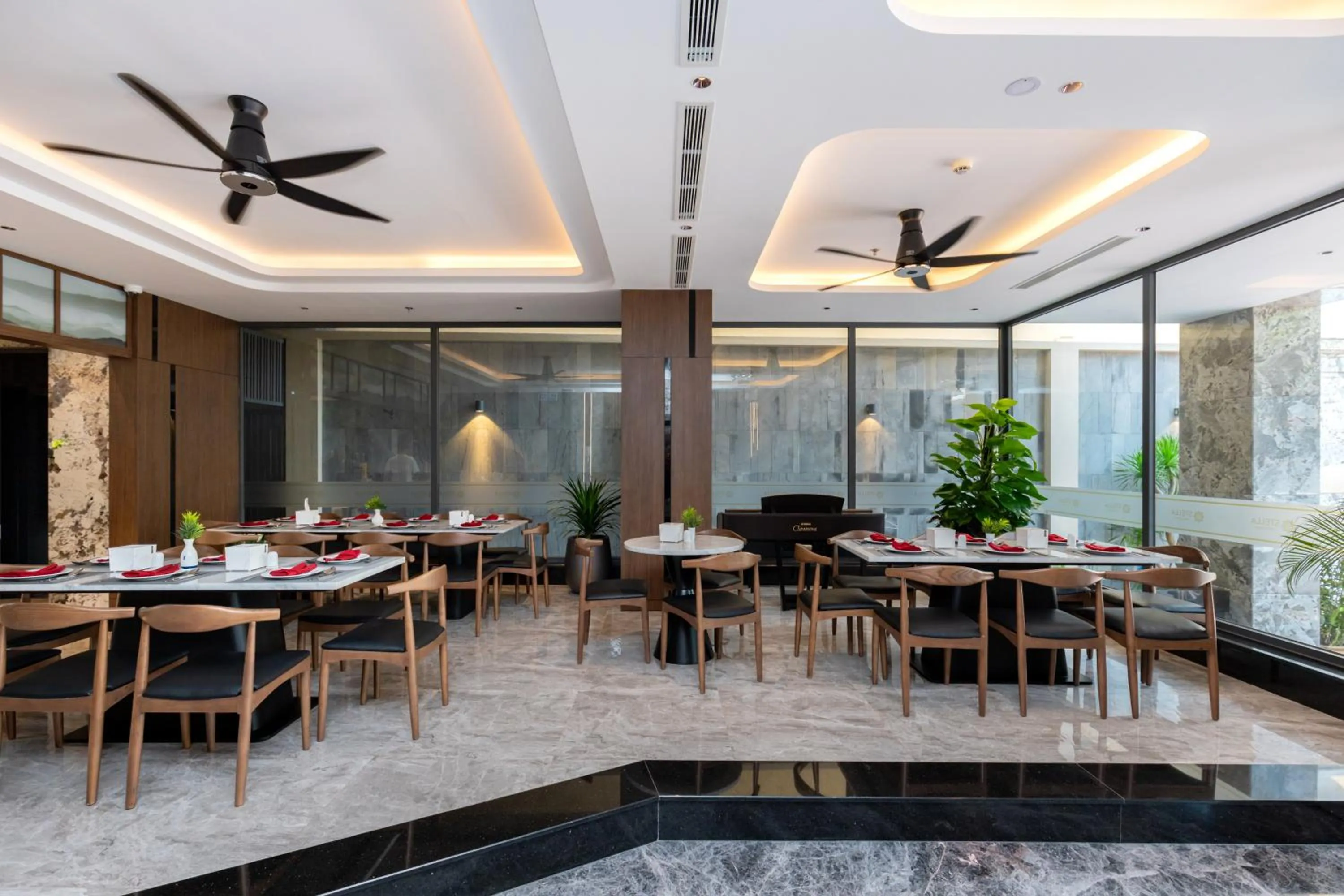 Restaurant/places to eat in STELLA Hotel & Apartment