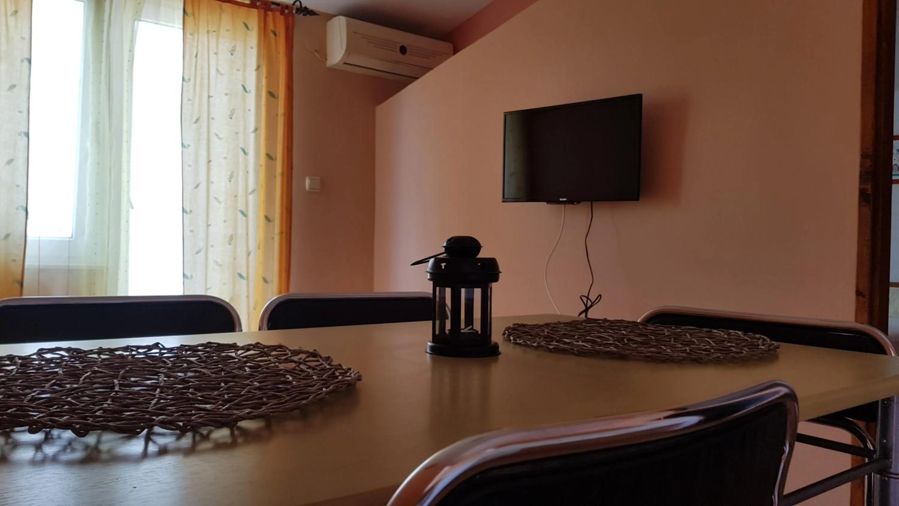 Communal lounge/ TV room in Apartments Niko