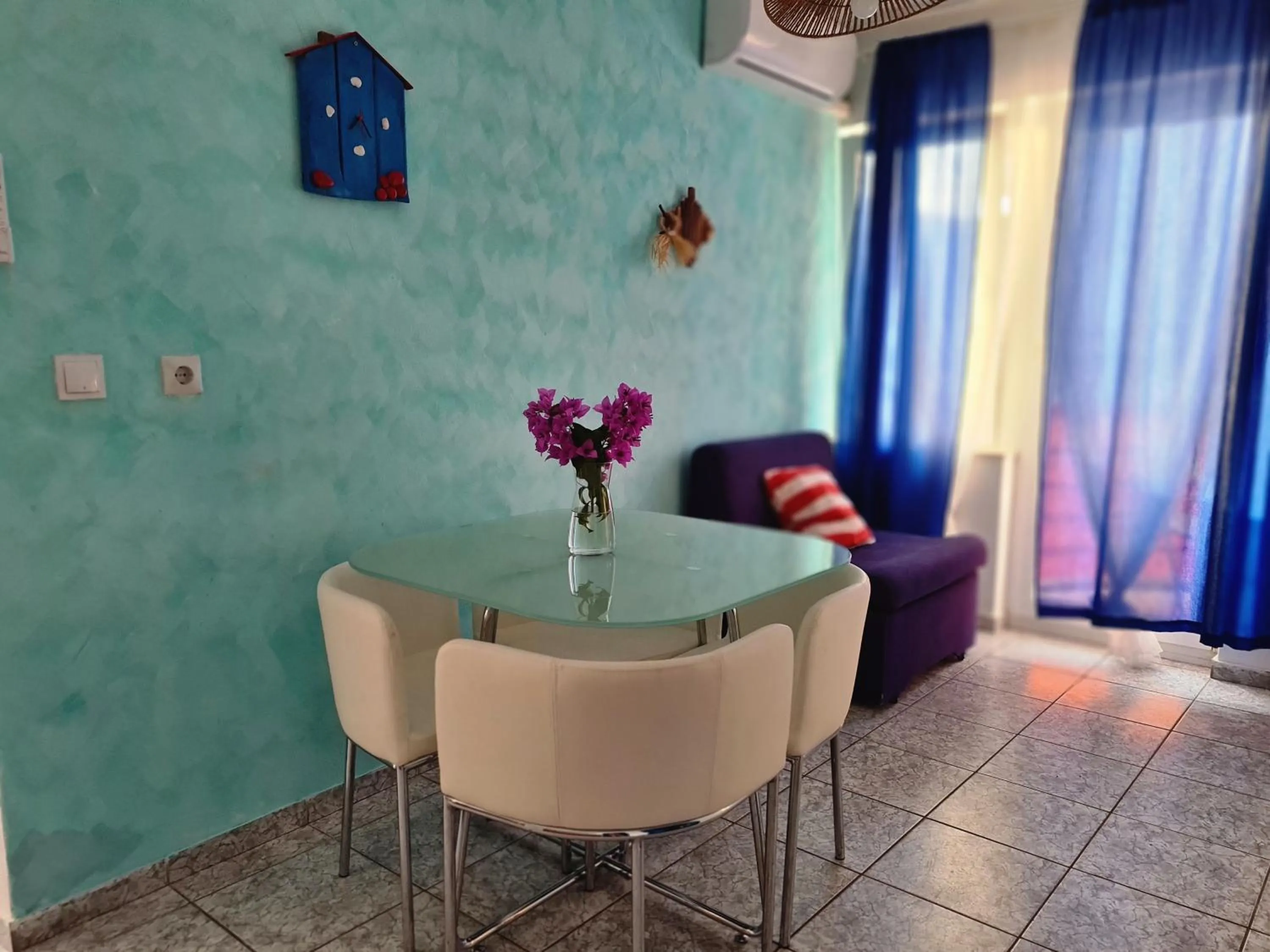 Dining area in Apartments Niko