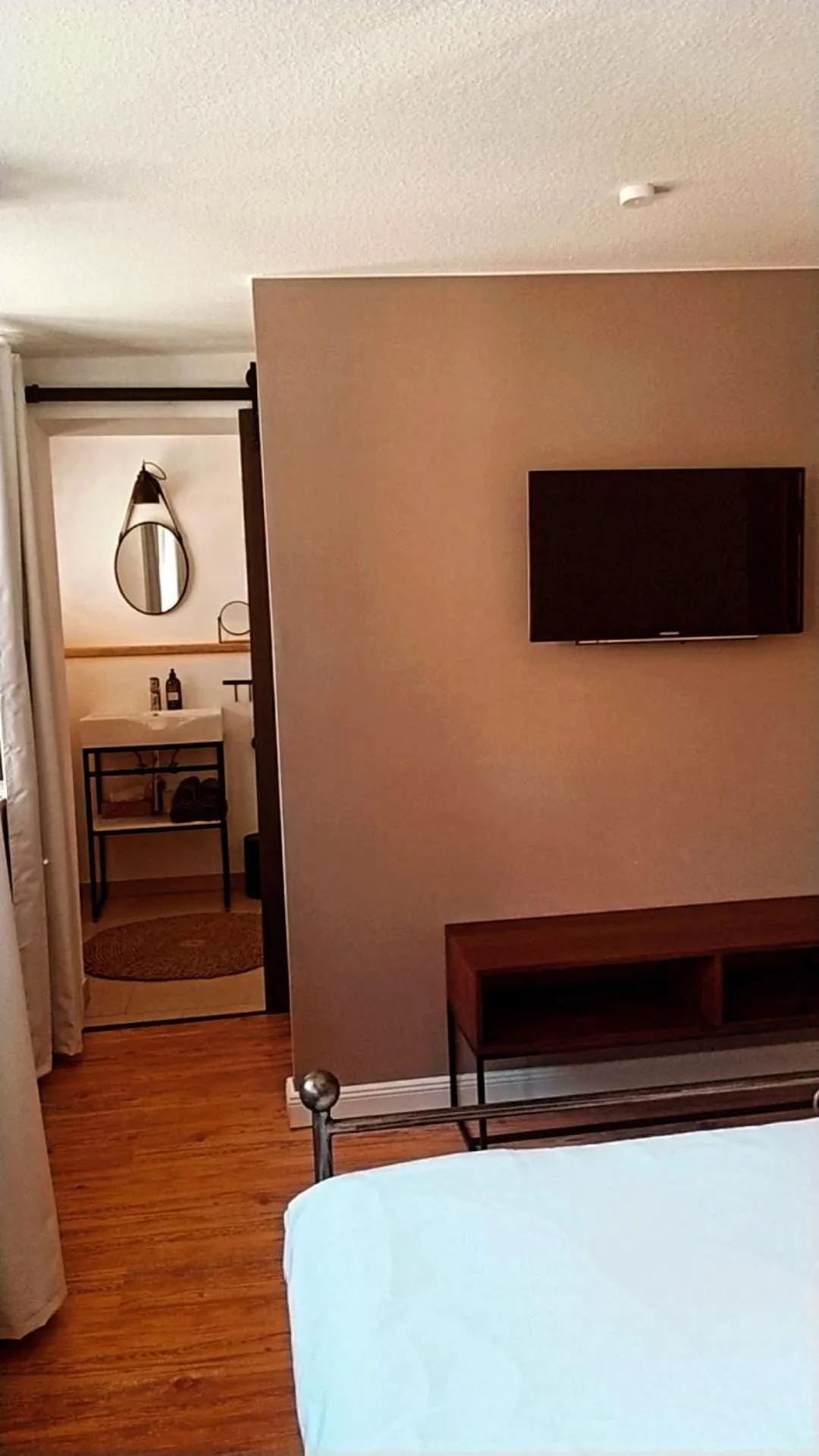 Bathroom, Bed in Gästehaus 22 am Klostergarten