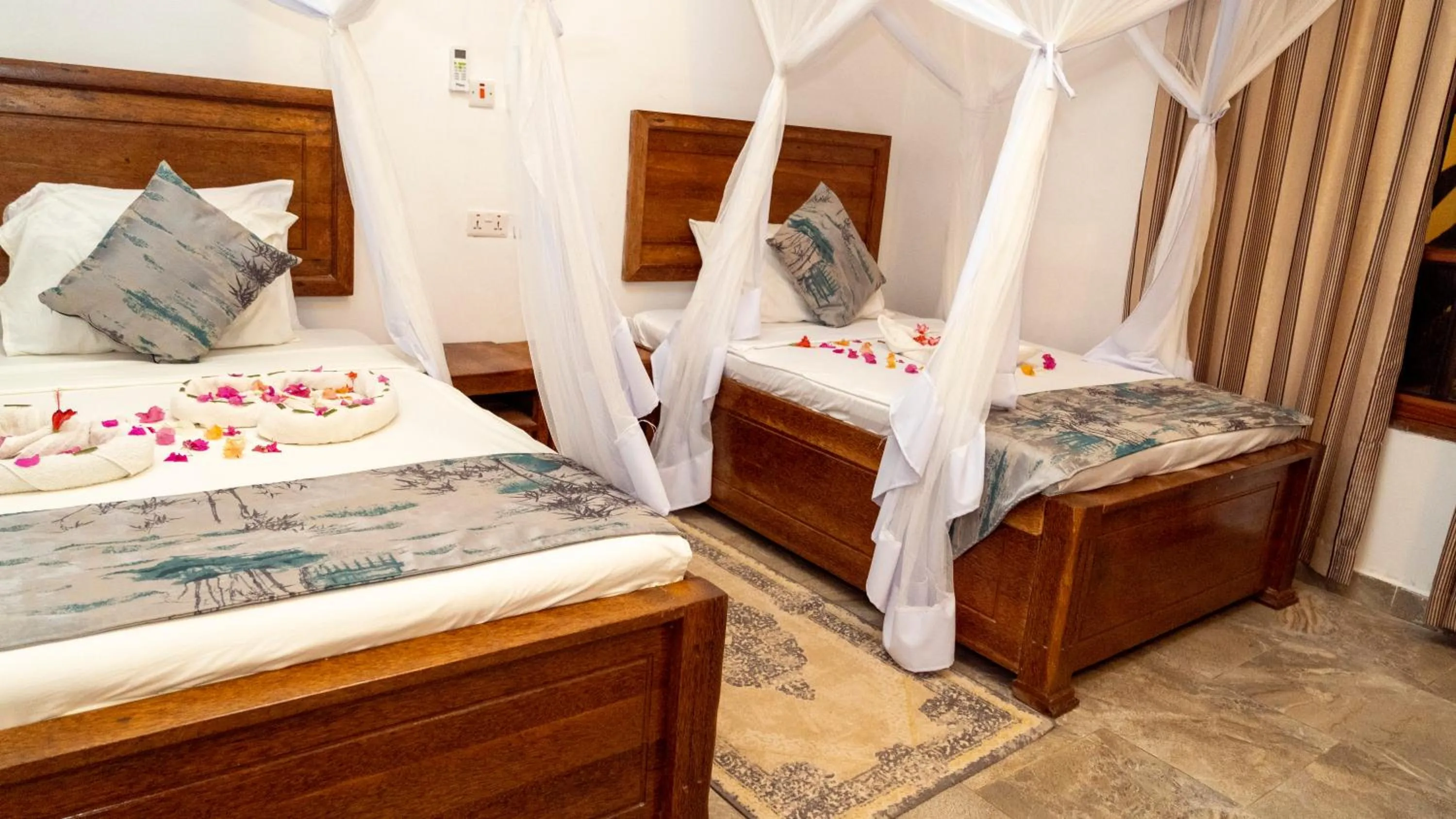 Property building, Bed in Zanzibar Bahari Villas
