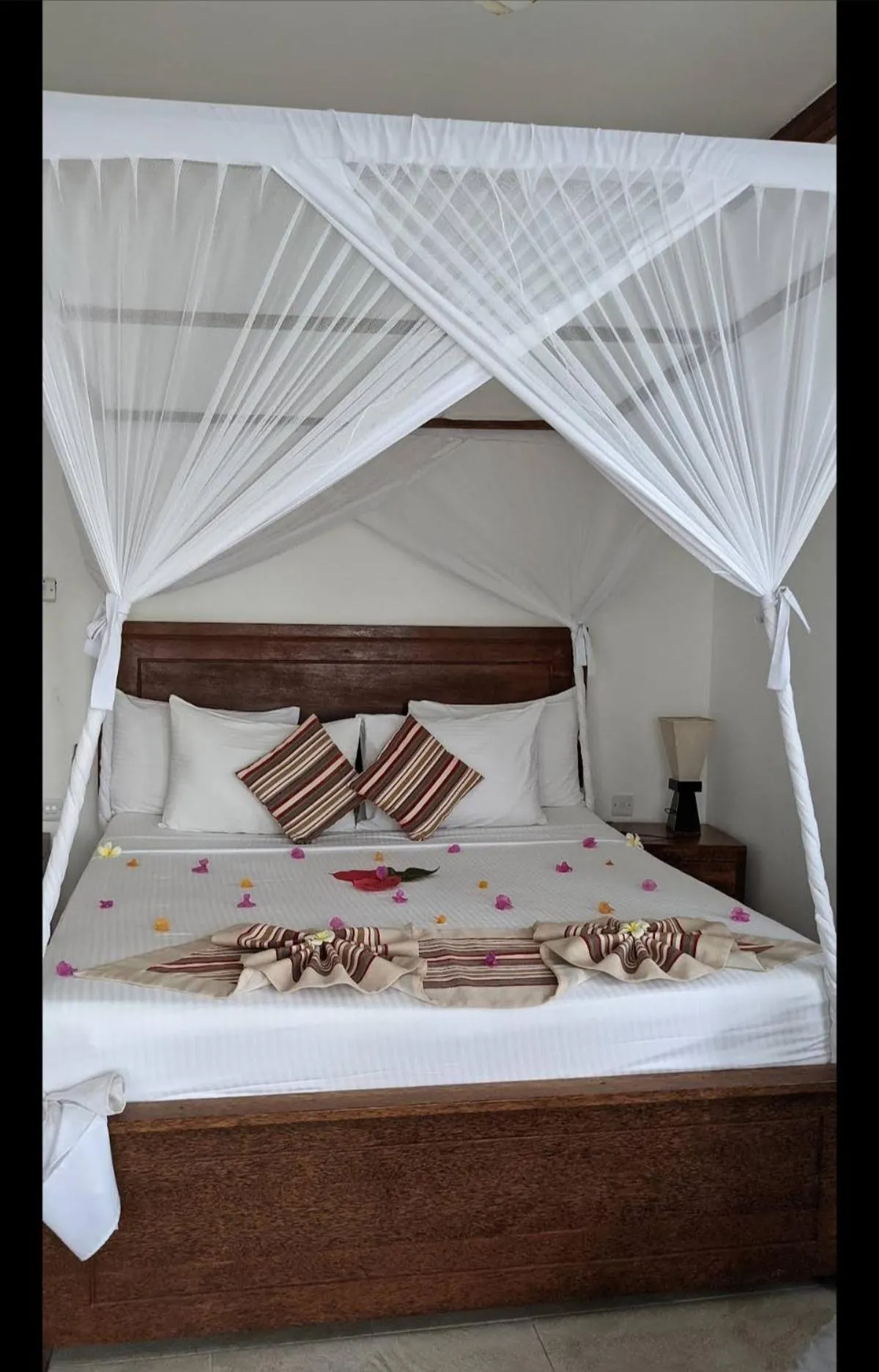 Bed in Zanzibar Bahari Villas