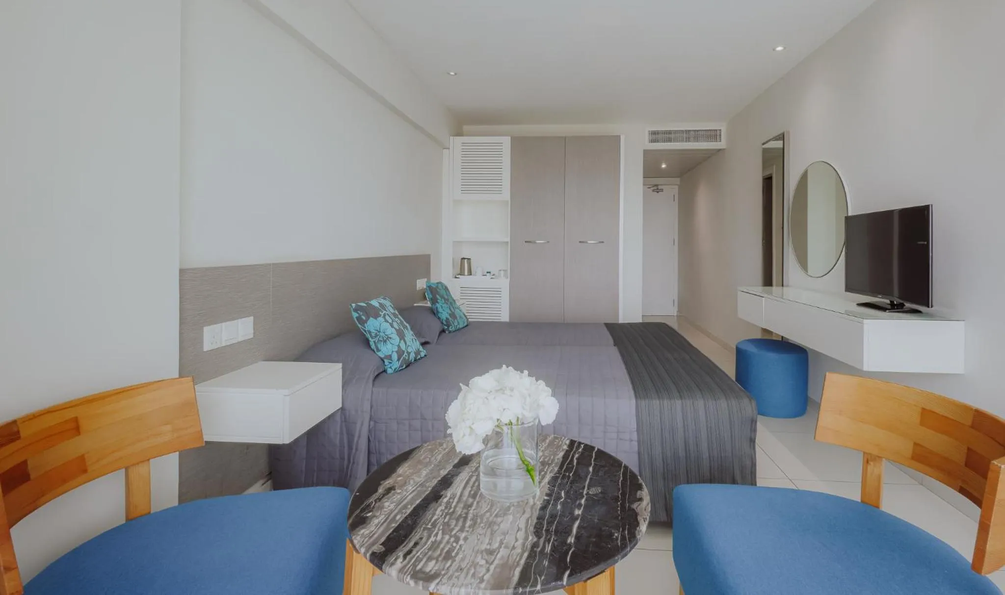 Photo of the whole room in River Rock Hotel